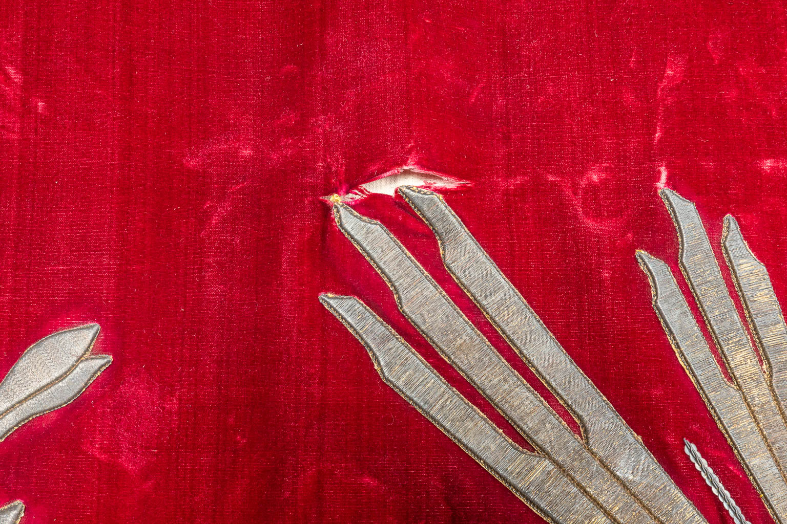 An embroidered banner with a 'Sacred Heart' image. - Image 9 of 11