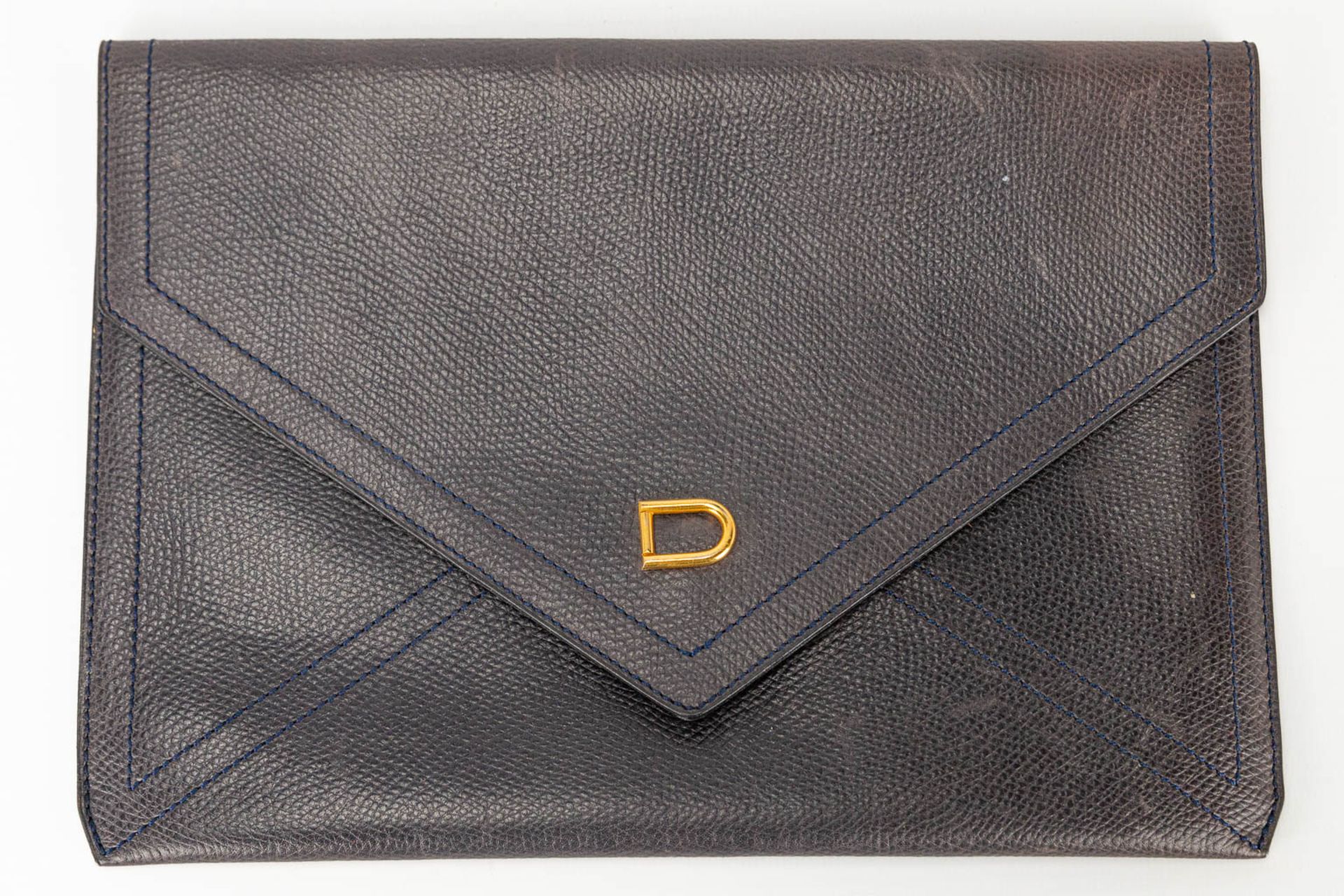 A collection of 2 wallets and a bifold made of leather and marked Delvaux. - Image 14 of 16