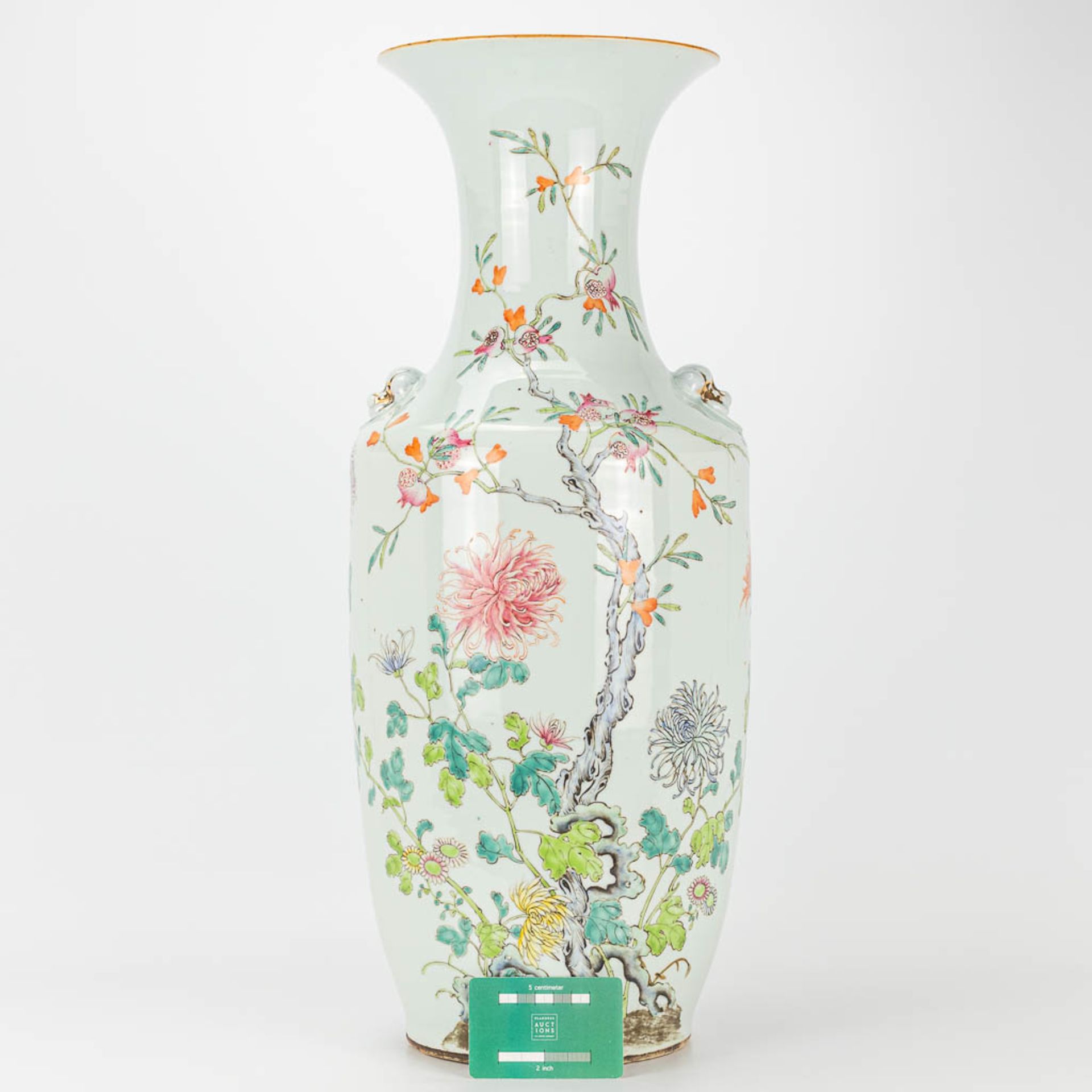 A vase made of Chinese porcelain and decorated with roses and bats. 19th century. - Image 6 of 13