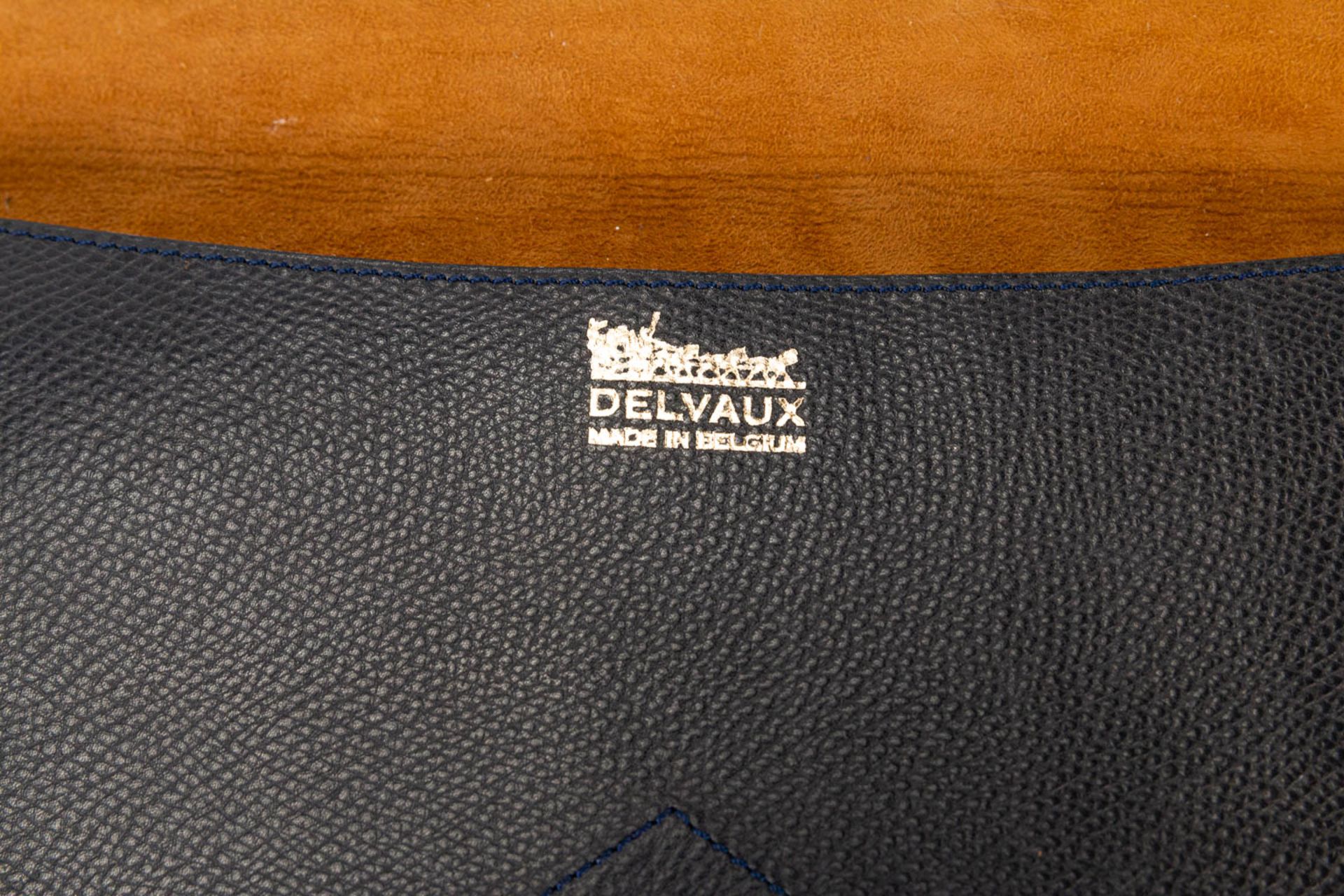 A collection of 2 wallets and a bifold made of leather and marked Delvaux. - Image 15 of 16