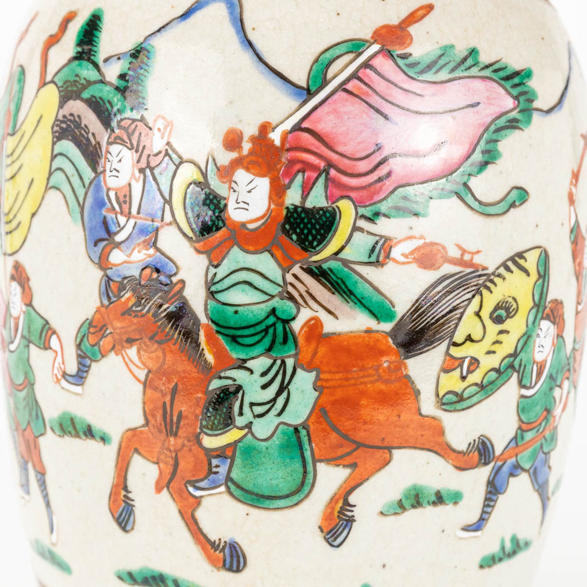 A Nanking vase made of Chinese porcleain and decorated with warriors - Image 12 of 15