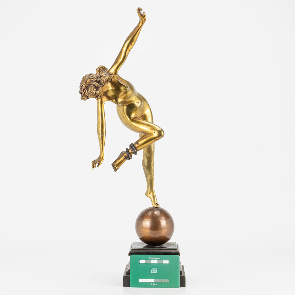 A figurative gilt bronze statue 'Snake Dancer' made in Art Deco style and mounted on a metal base - Image 6 of 11