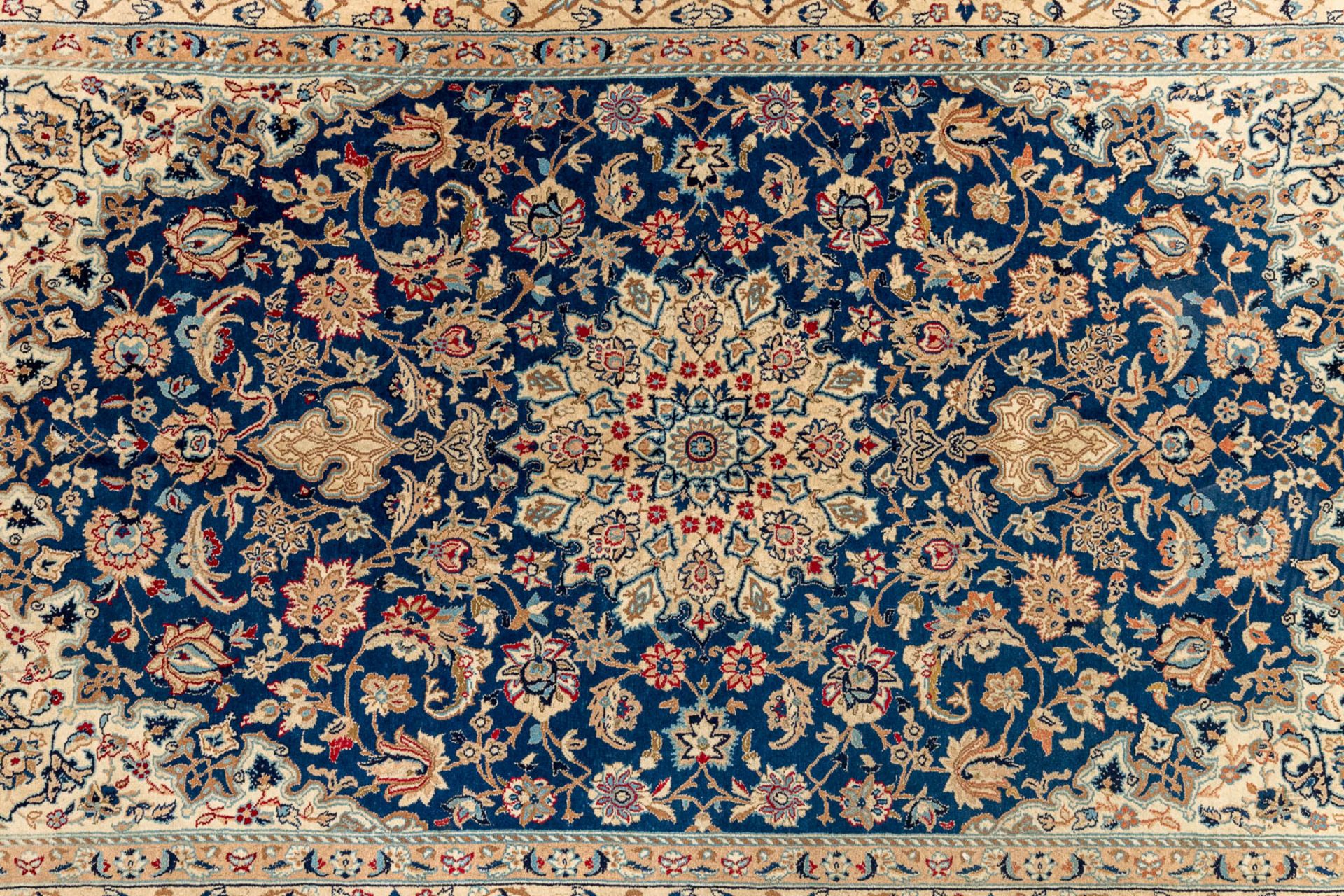 An Oriental hand-made carpet. Keshan. (119 x 185 cm) - Image 8 of 8