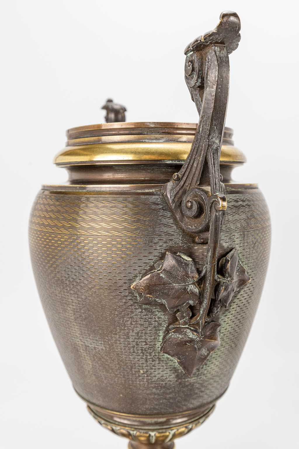 A pair of bronze cassolettes or incense burners mounted on a black marble base - Image 8 of 10