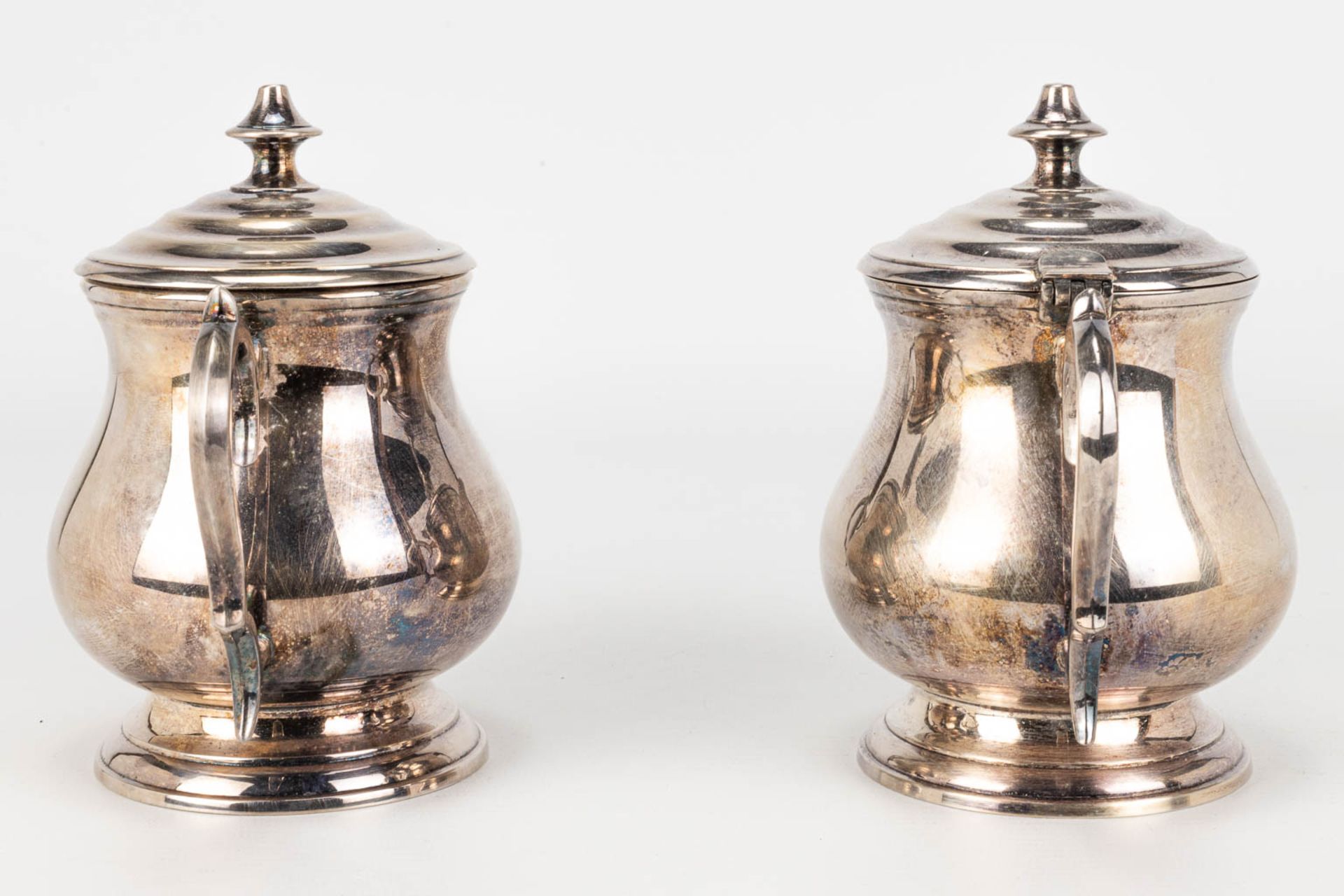 A coffee and tea service made of silver-plated metal. - Image 15 of 15