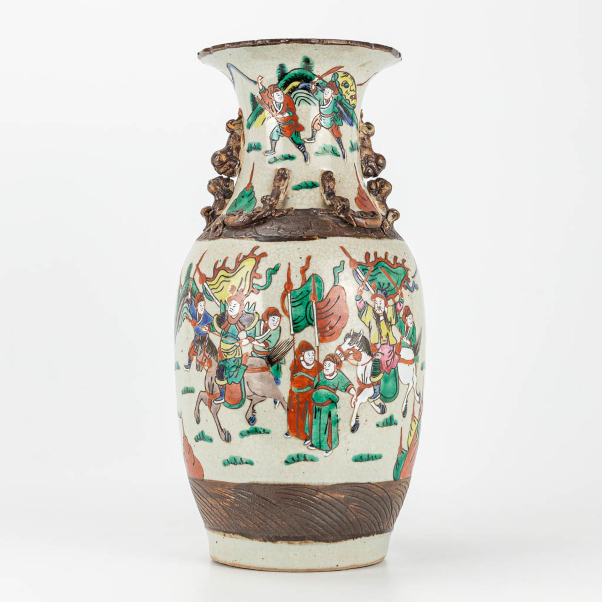 A Nanking vase made of Chinese porcleain and decorated with warriors - Image 7 of 15