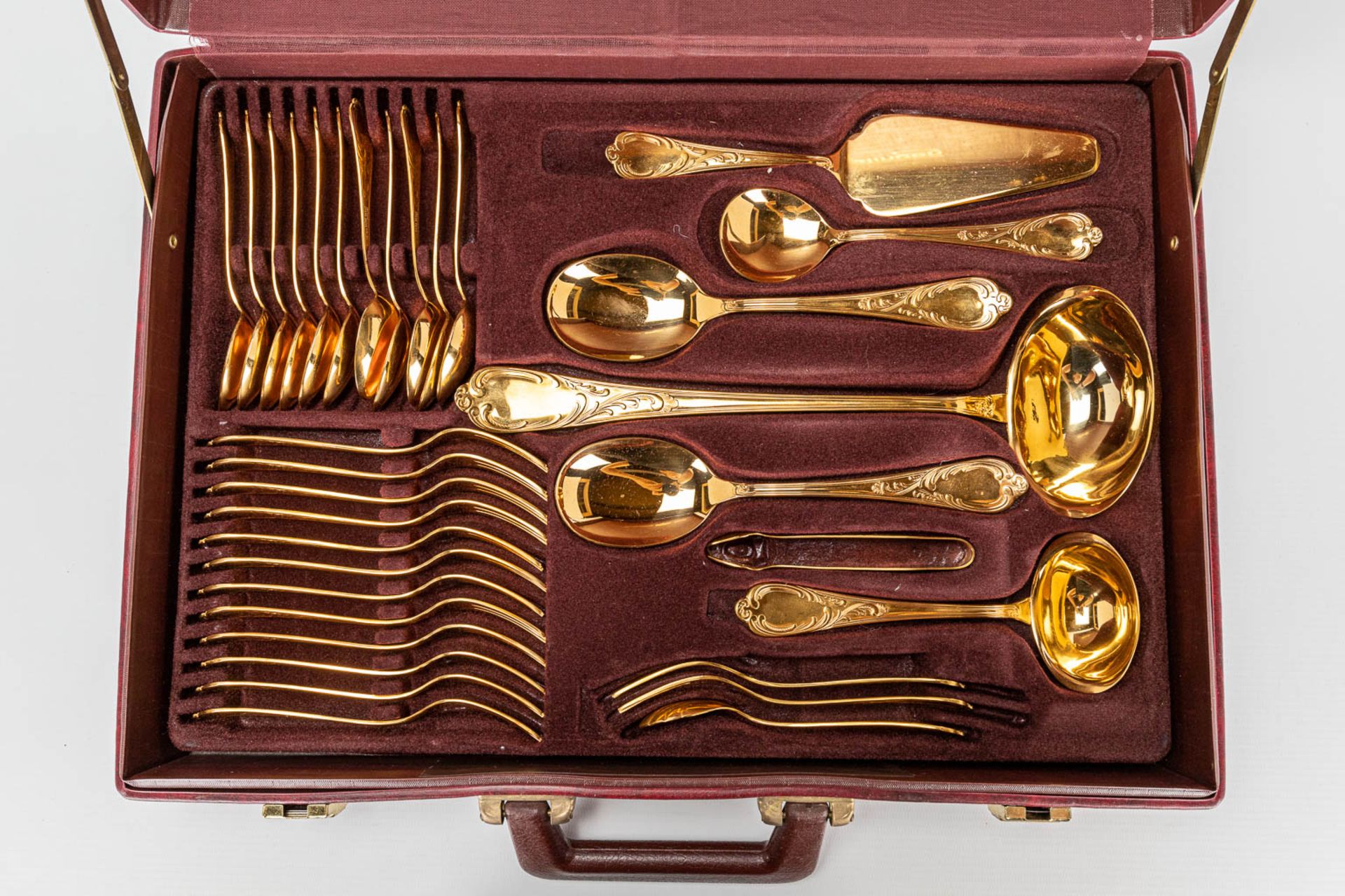 A gold-plated flatware cuttlery set, made by Solingen in Germany. Inox 18/10 gold-plated 23 karat. 7 - Bild 8 aus 11
