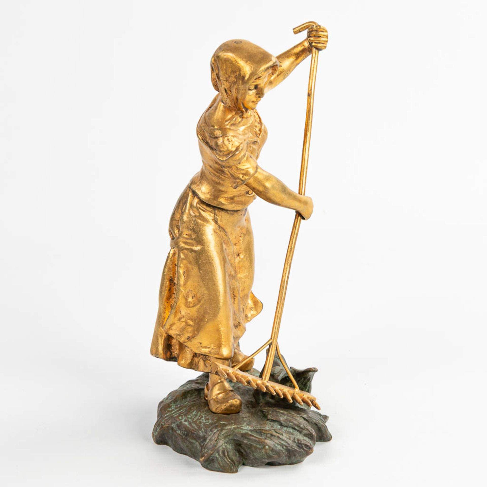 DŽsirŽ GRISARD (1872-?) a gilt bronze statue of a lady. - Image 2 of 10