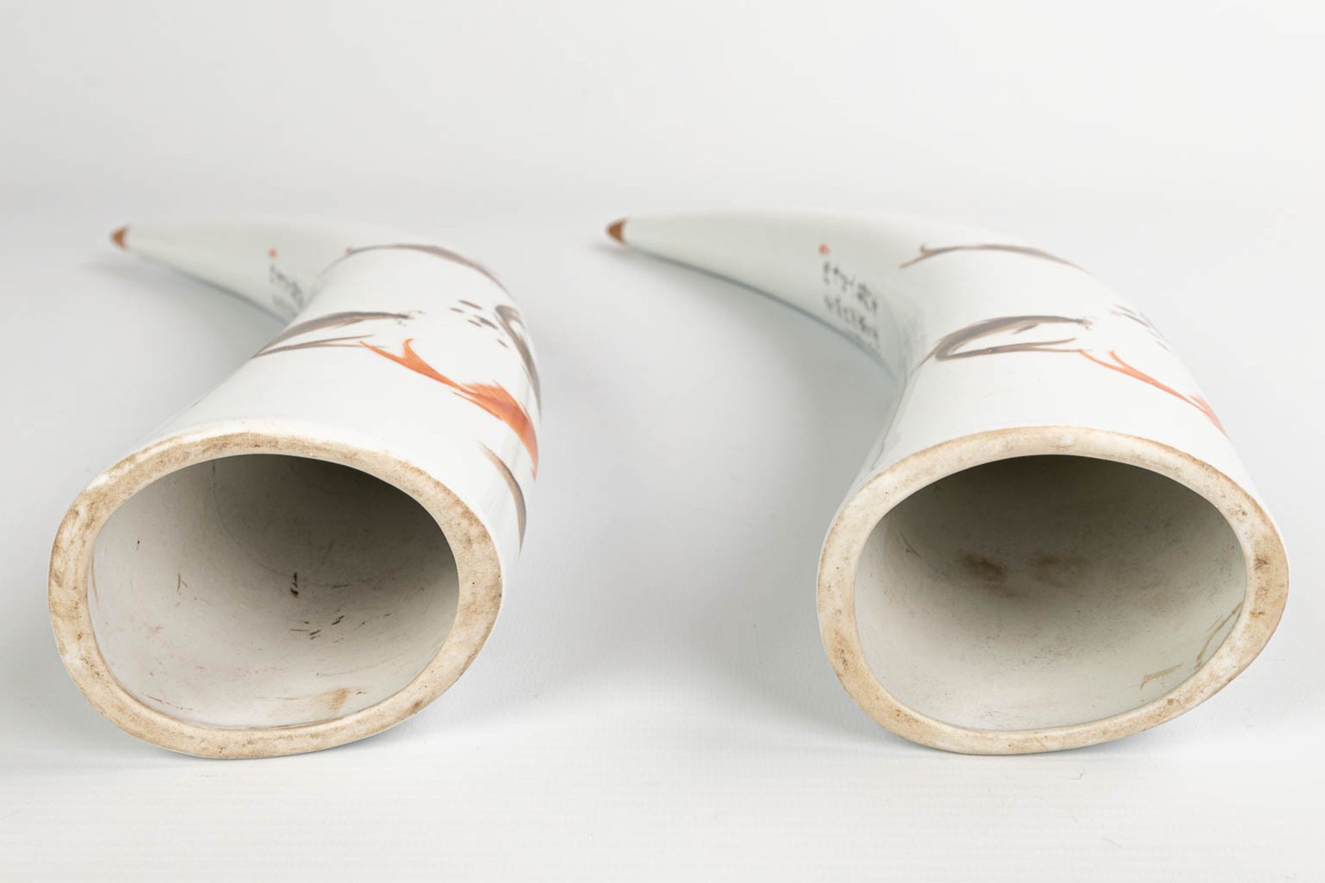 A pair of tusks, made of Chinese porcelain and decorated with fish. - Image 7 of 12
