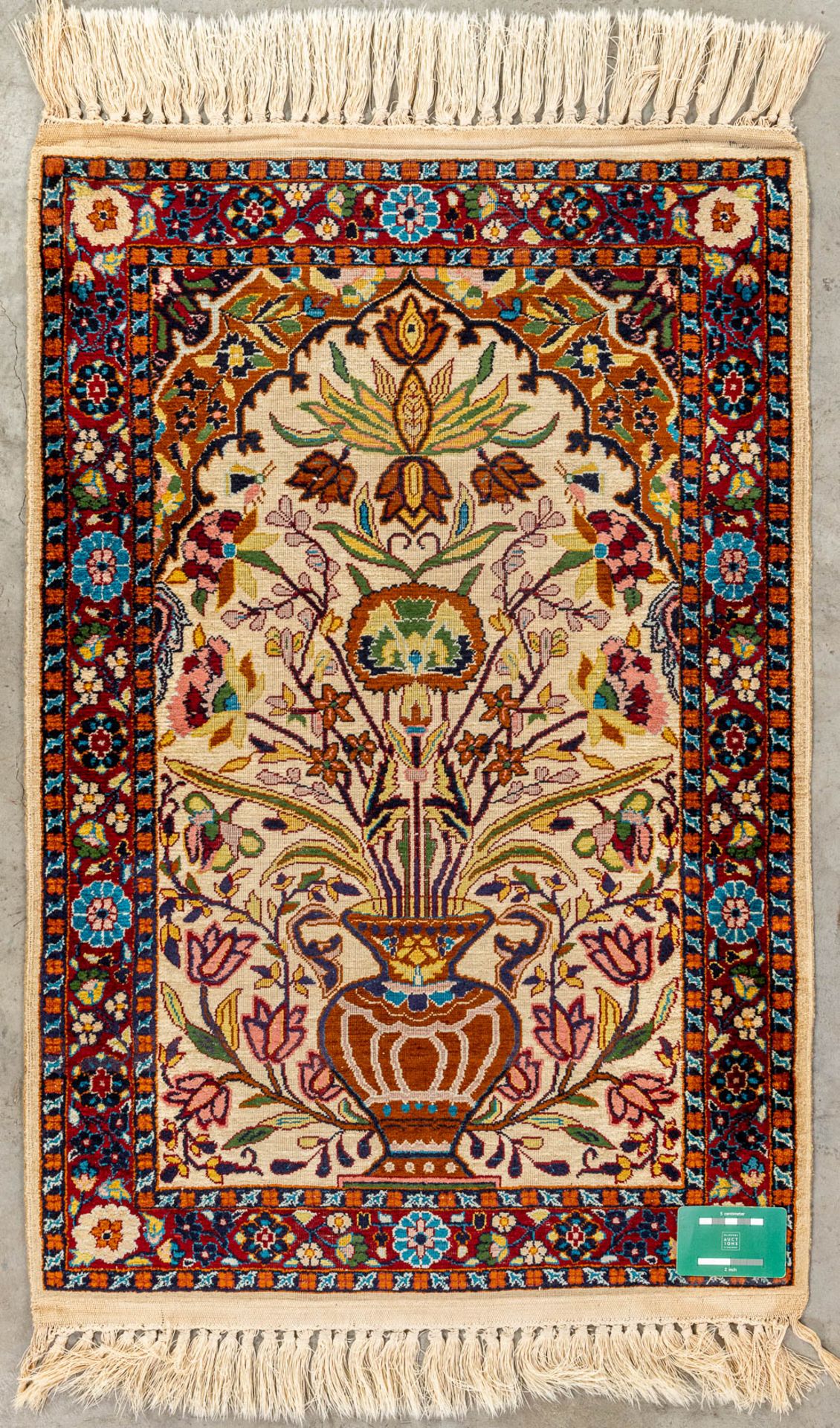 An oriental hand-made carpet made of Kashmir and wool. (90 x 61 cm) - Image 5 of 6