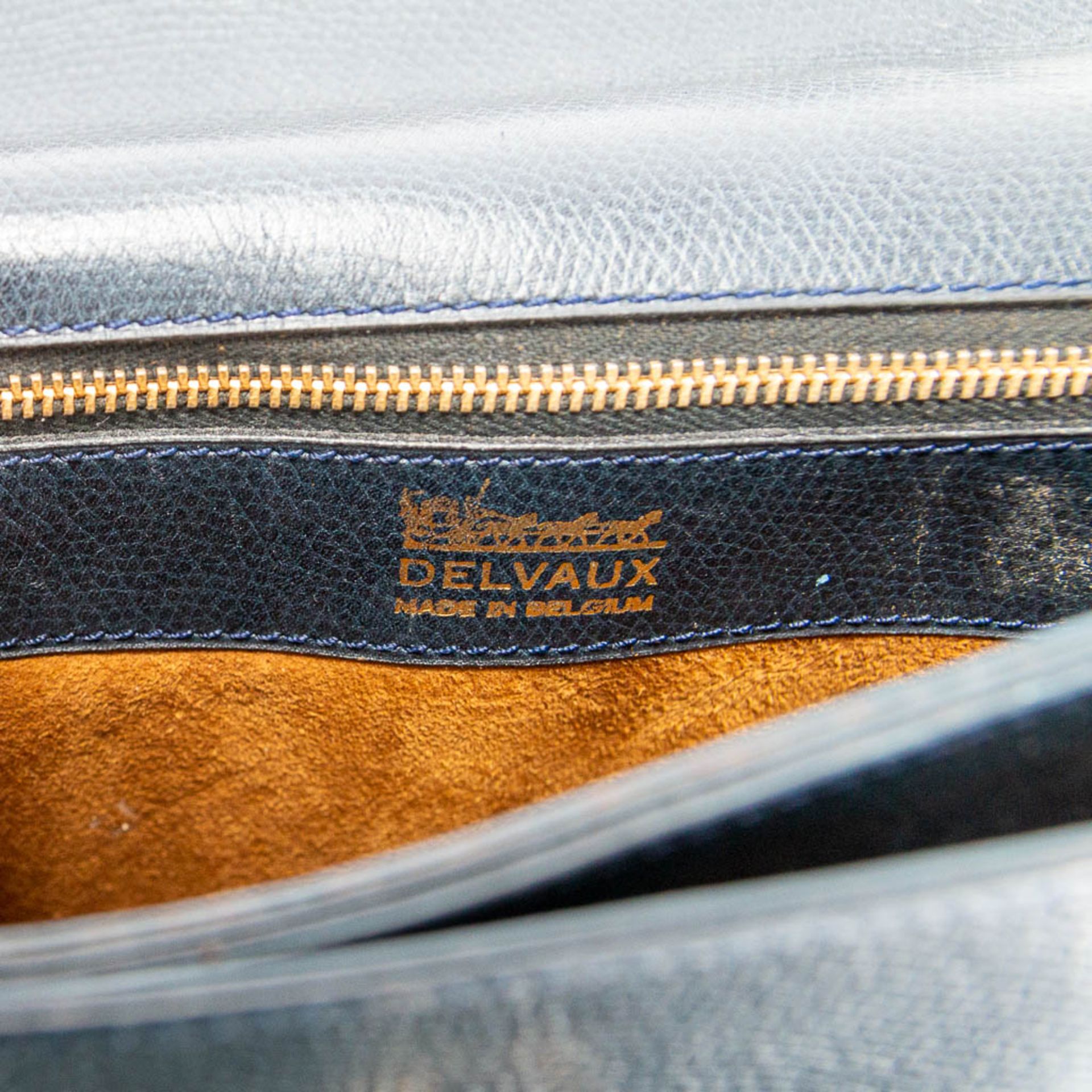 A purse made of black leather and marked Delvaux, with the original mirror. - Image 9 of 13