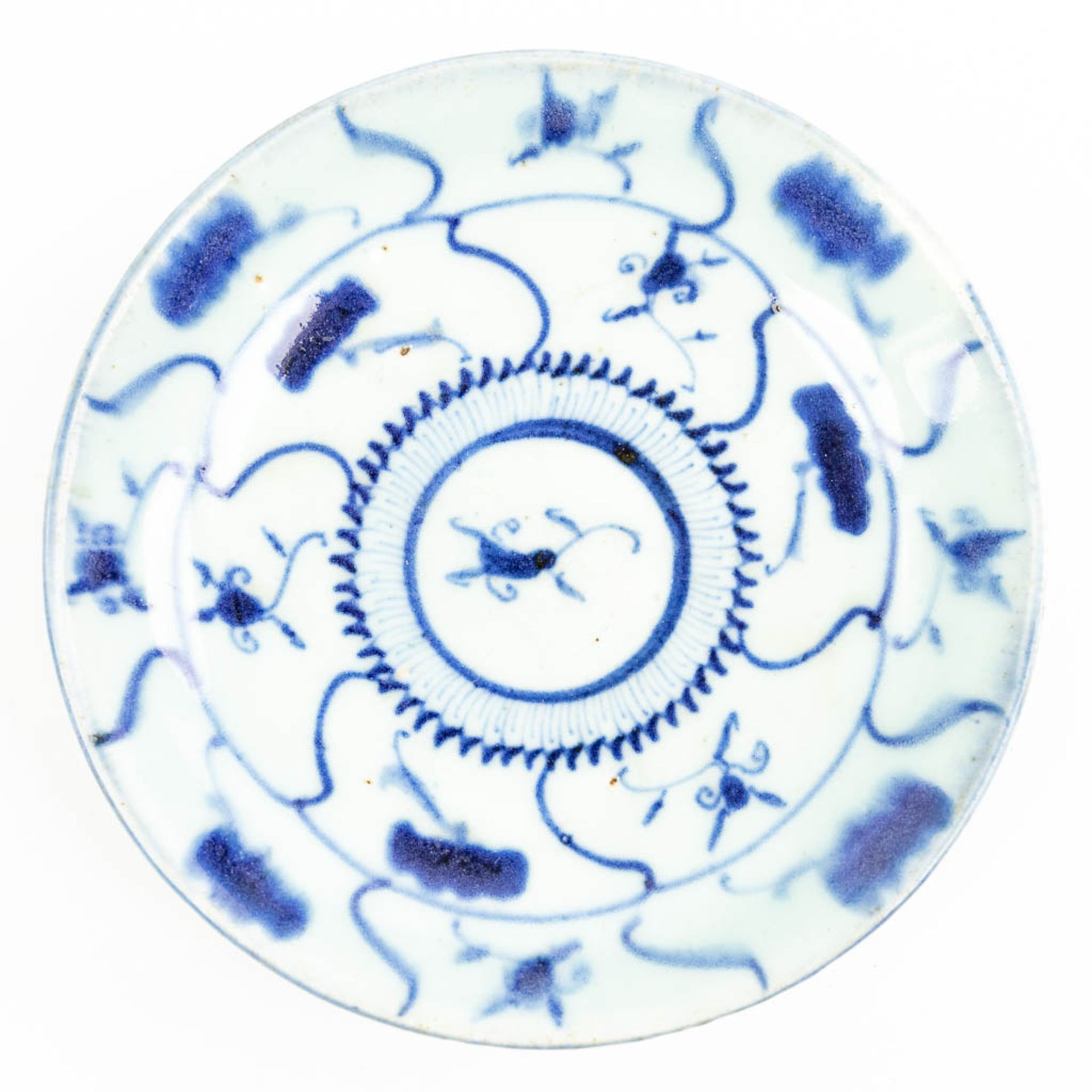 A collection of 5 plates made of Chinese porcelain with different patterns. - Image 5 of 15
