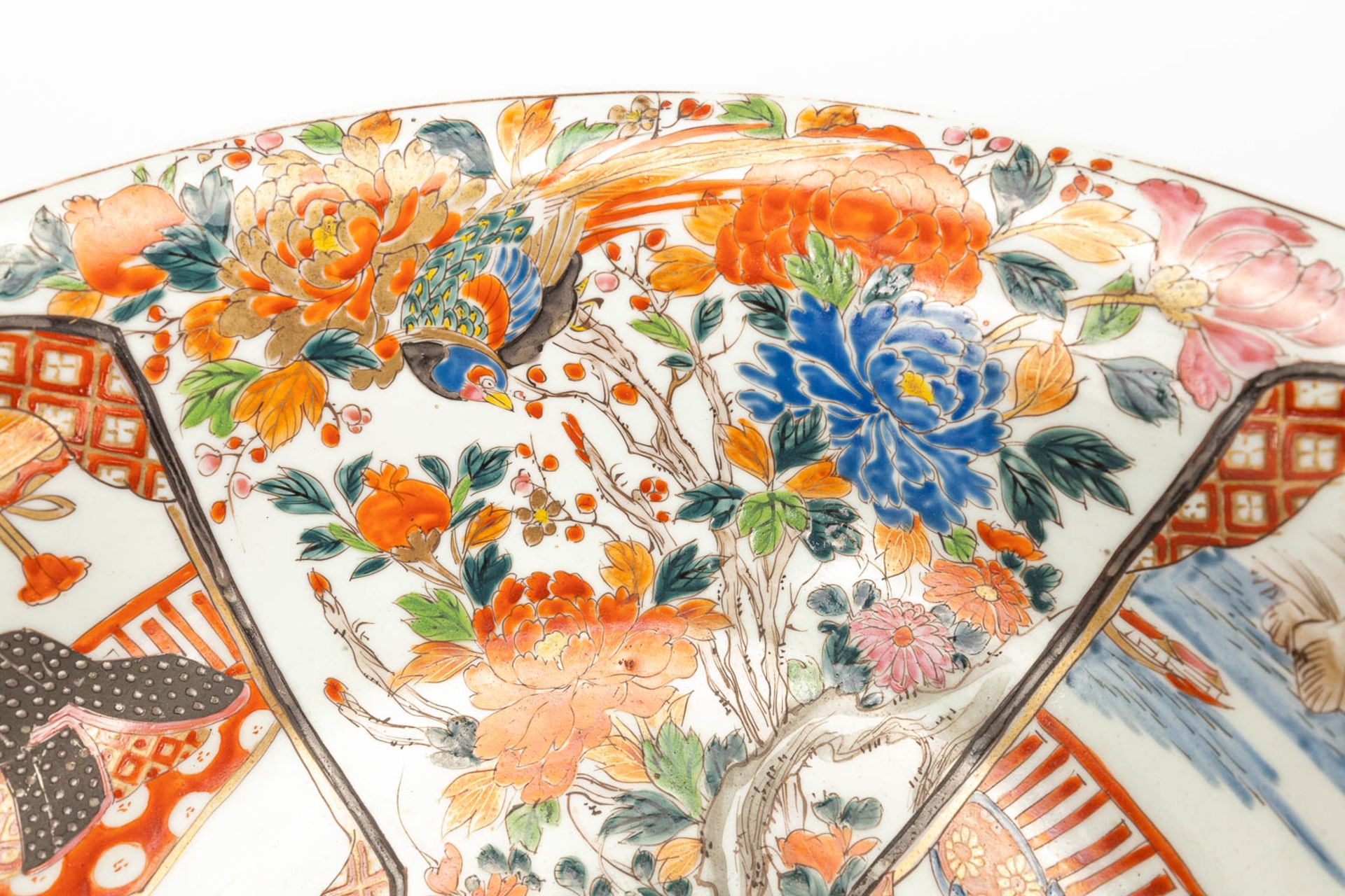 A bowl made of Japanese porcelain and decorated Kutani. - Image 14 of 14