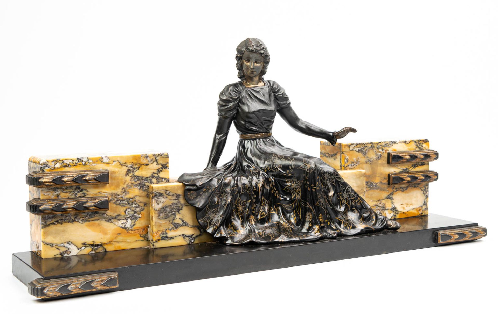 A satue made of spelter and onyx in art deco style - Image 12 of 12