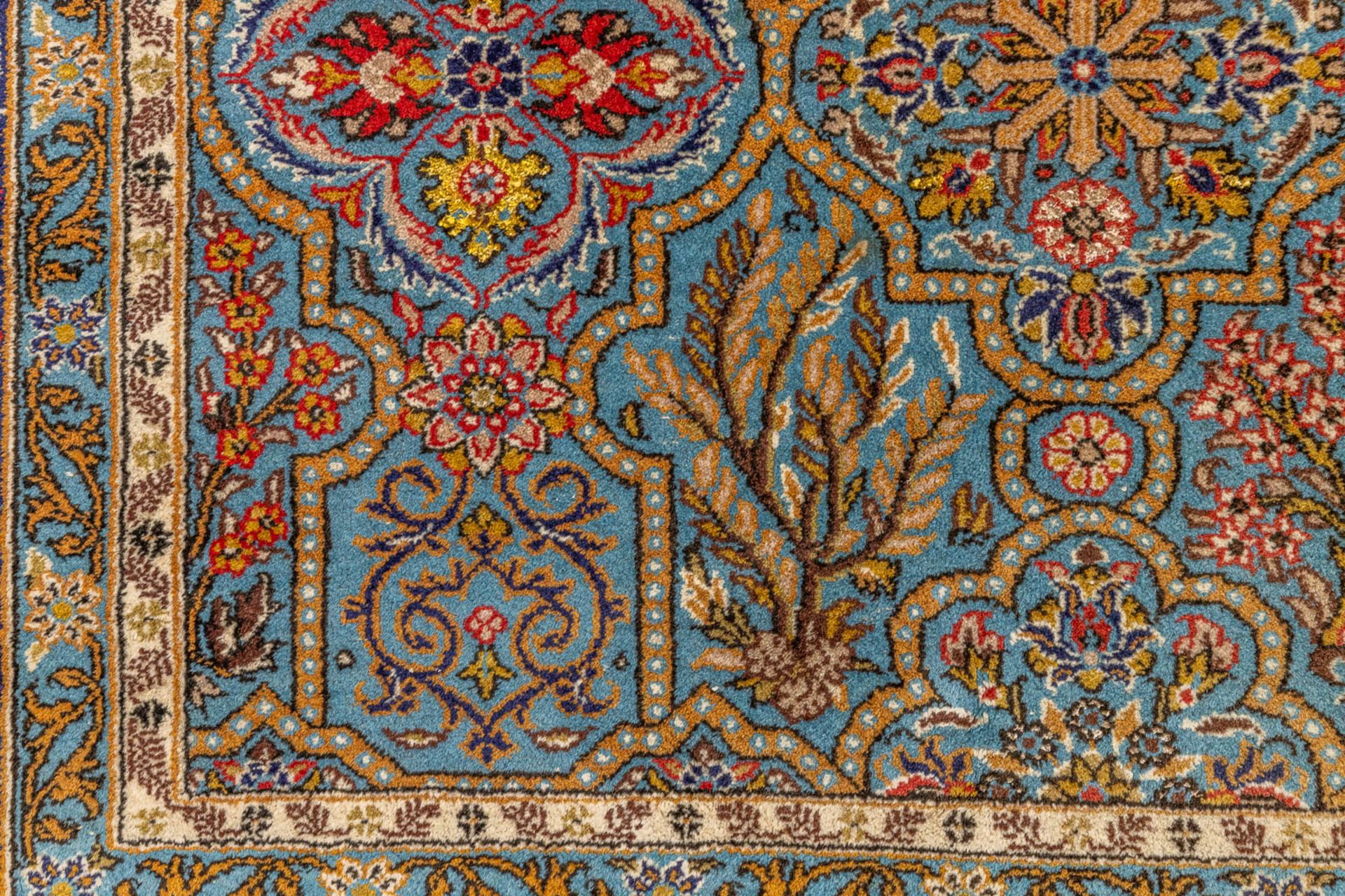 An Oriental hand-made carpet, Bakhtiar. (232 x 340 cm) - Image 3 of 7