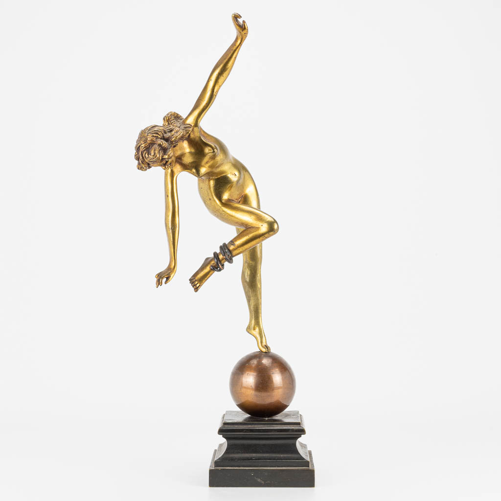 A figurative gilt bronze statue 'Snake Dancer' made in Art Deco style and mounted on a metal base - Image 3 of 11