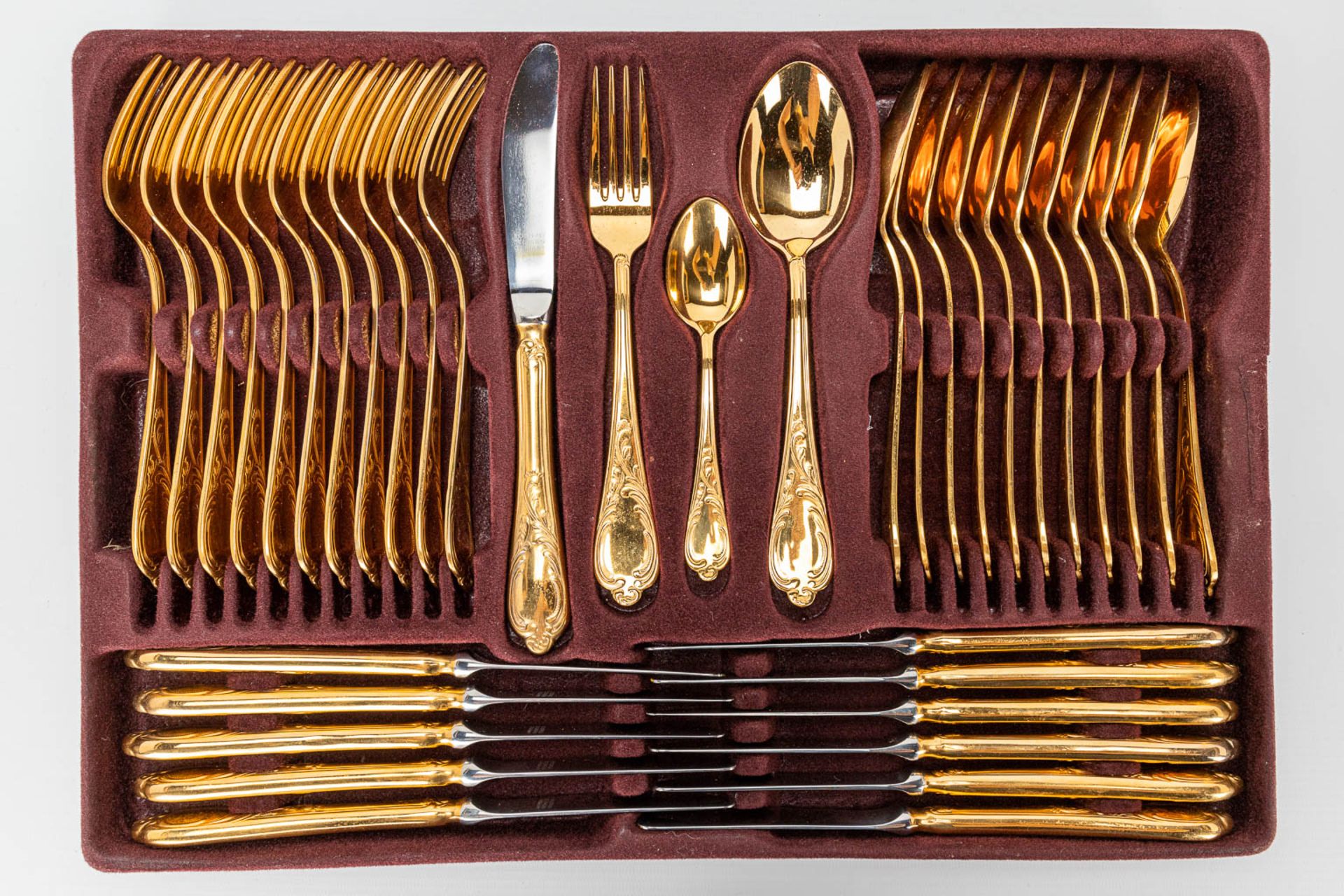 A gold-plated flatware cuttlery set, made by Solingen in Germany. Inox 18/10 gold-plated 23 karat. 7 - Bild 9 aus 11
