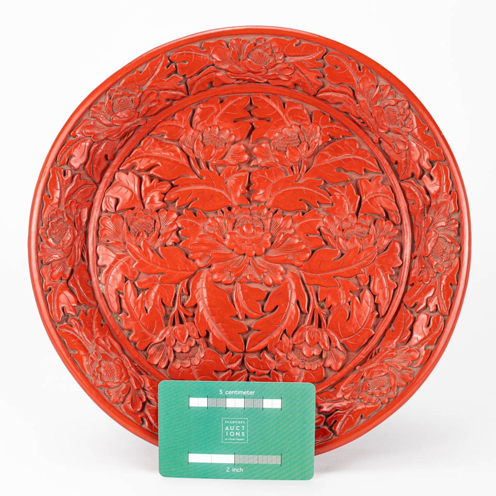 A plate made of lacquered cinnabar and made in China. - Image 2 of 10