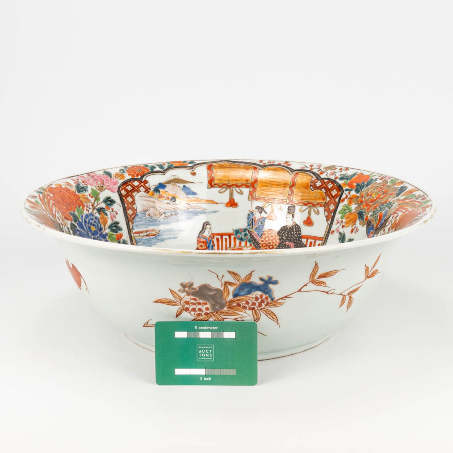 A bowl made of Japanese porcelain and decorated Kutani. - Image 7 of 14