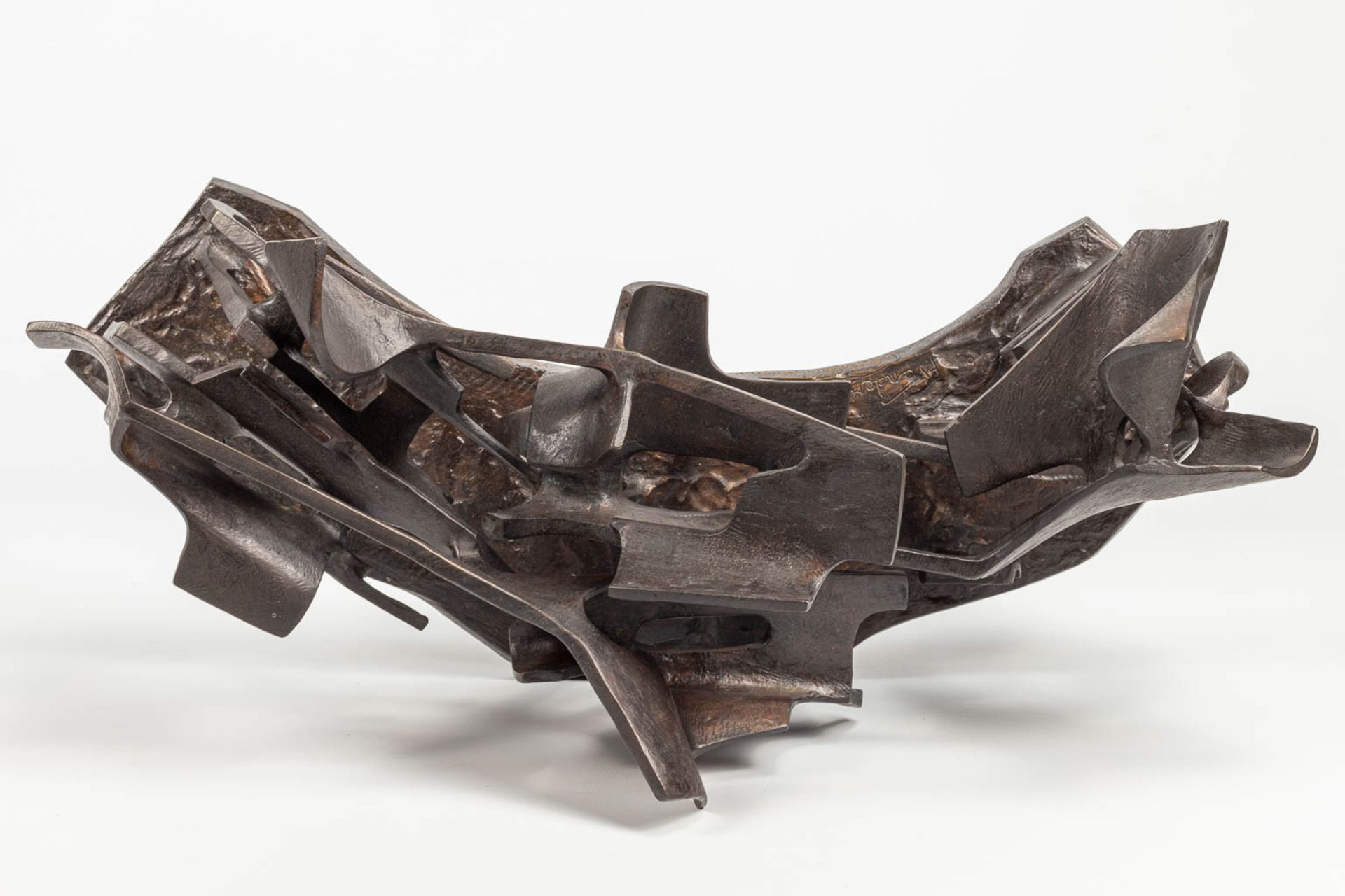 Fernand VANDERPLANCKE (1938) 'Vierspan' an abstract bronze statue of a horse-drawn carriage - Image 4 of 12