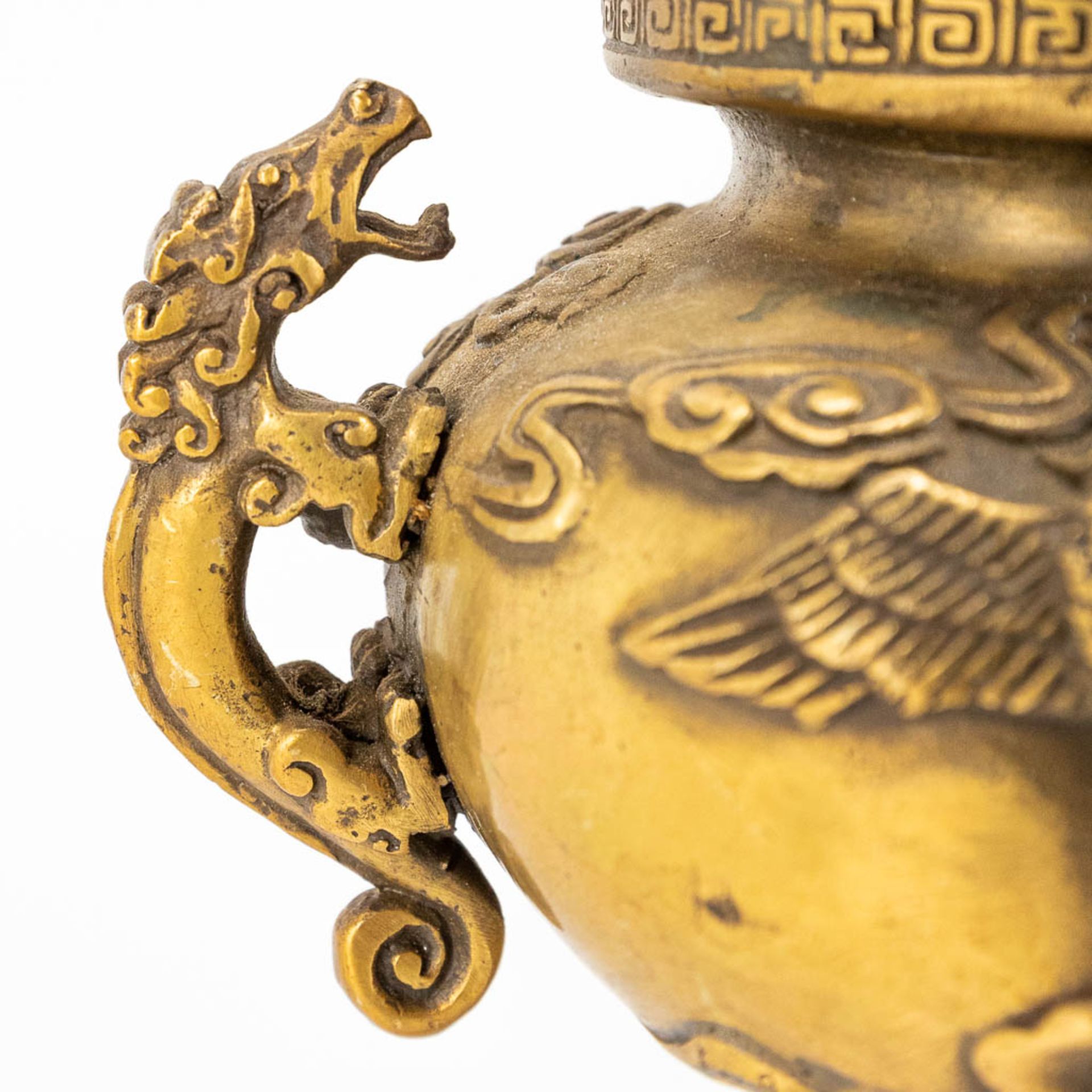 A bronze Koro Brule Parfum, decorated with dragons. - Image 8 of 12