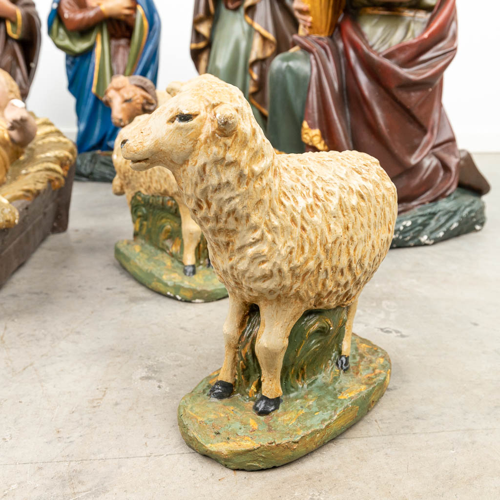 A complete and large figurative Nativity scene made of patinated plaster - Image 5 of 18
