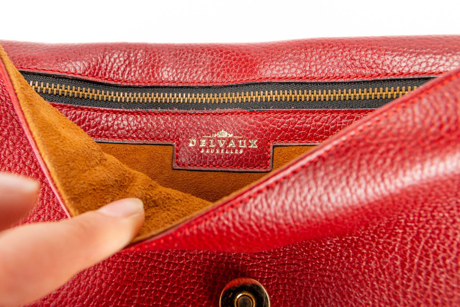 A purse made of red leather and marked Delvaux. - Image 12 of 16