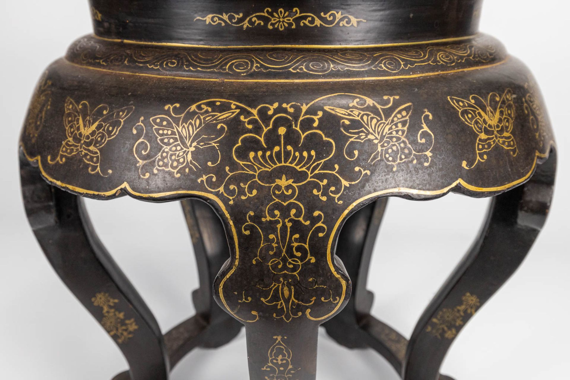 A side table made of hardwood and inlaid with Chinese hardstone - Image 9 of 10