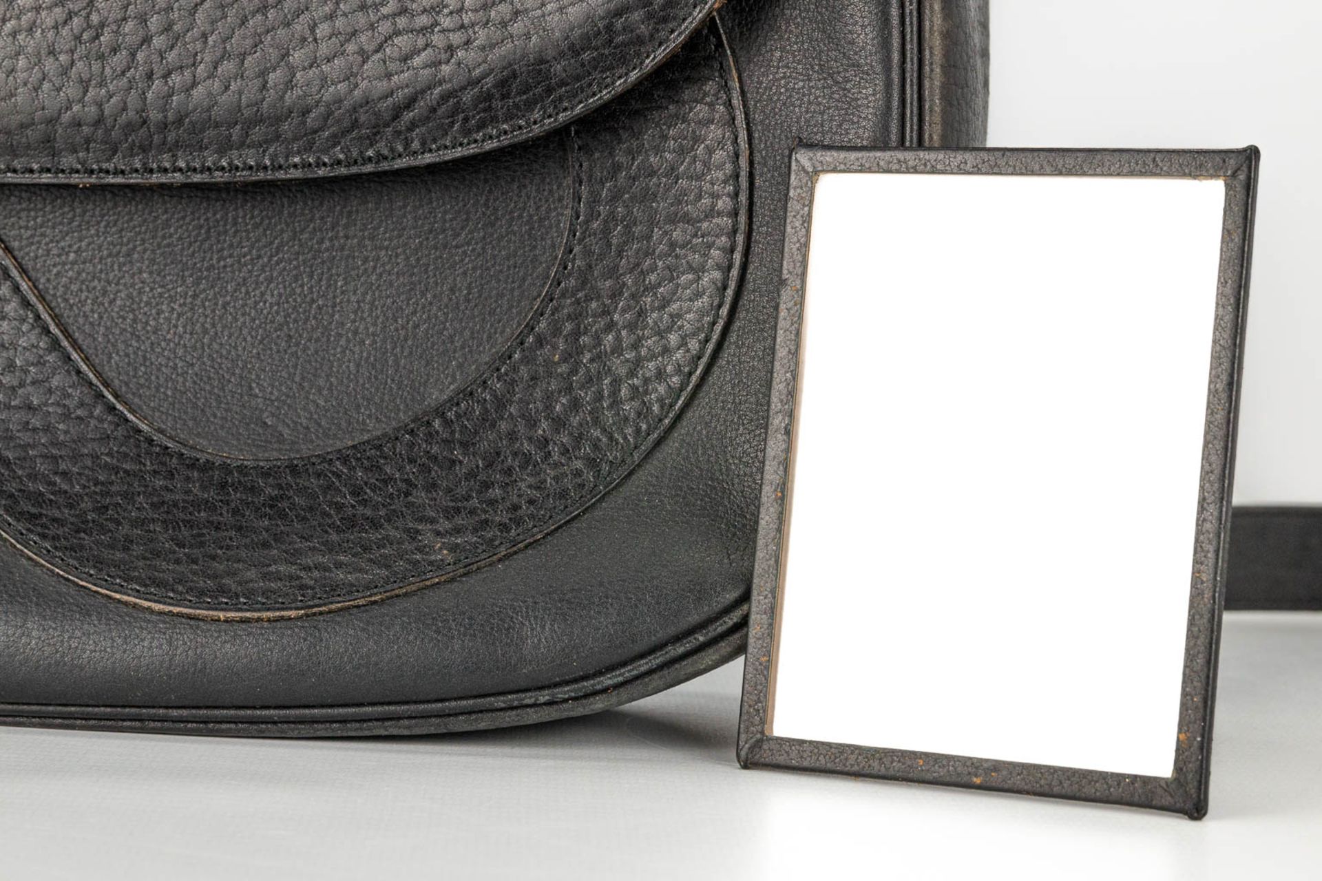 A purse made of black leather and marked Delvaux, with the original mirror. - Image 11 of 15