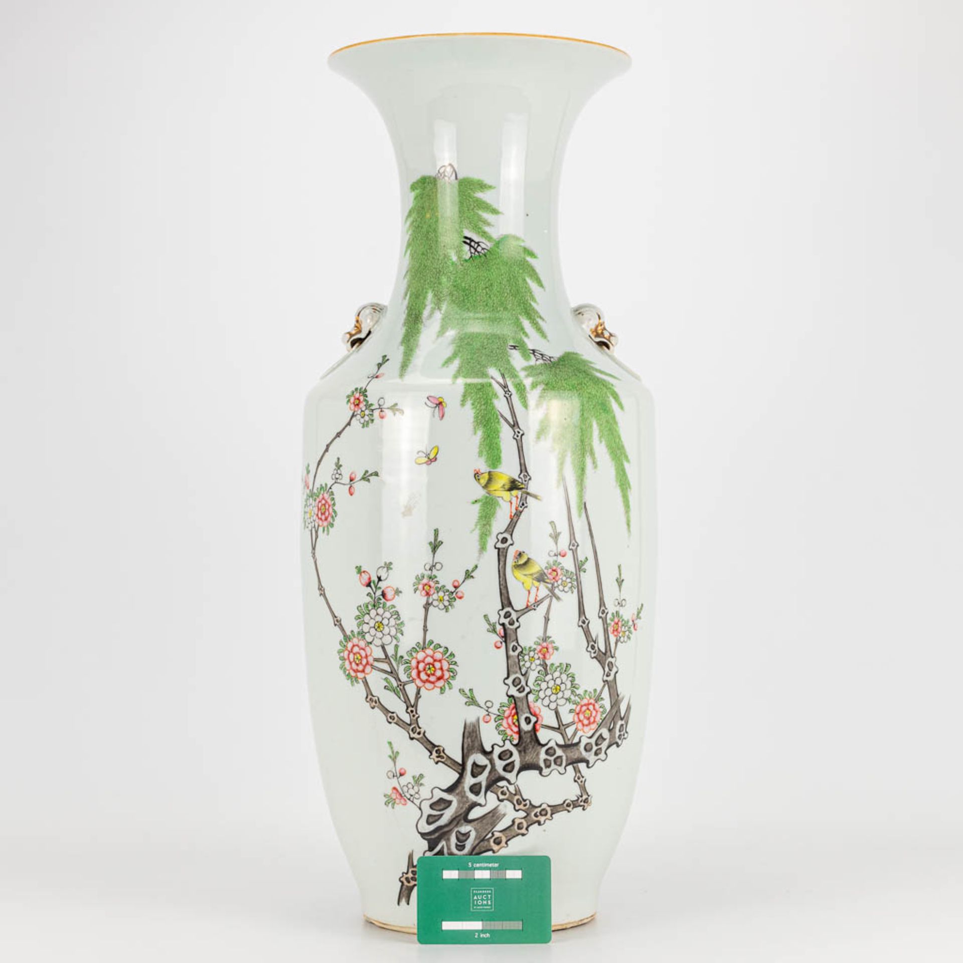 A vase made of Chinese porcelain and decorated with flowers and birds. - Image 3 of 16
