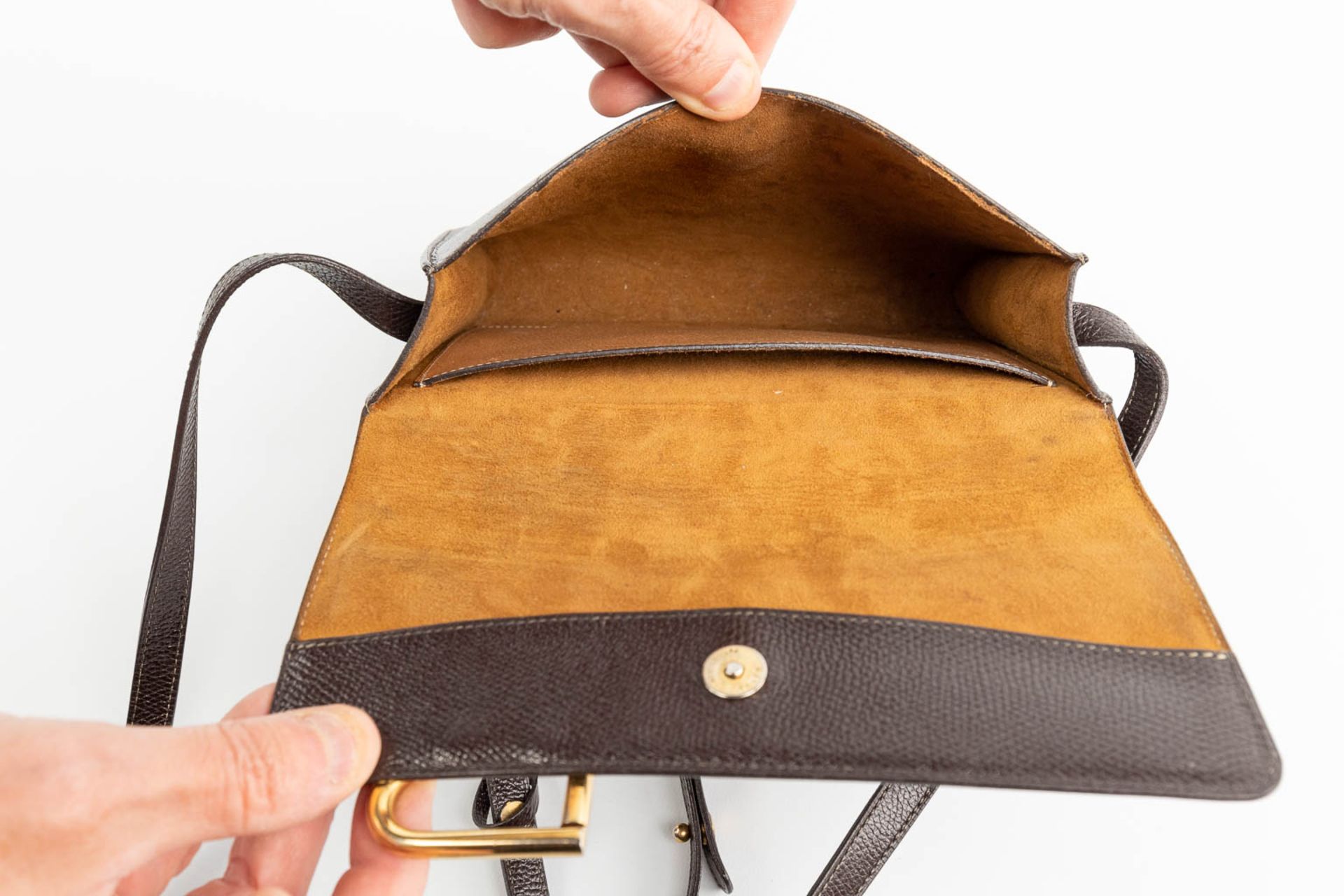 A purse made of brown leather and marked Delvaux. - Image 11 of 12