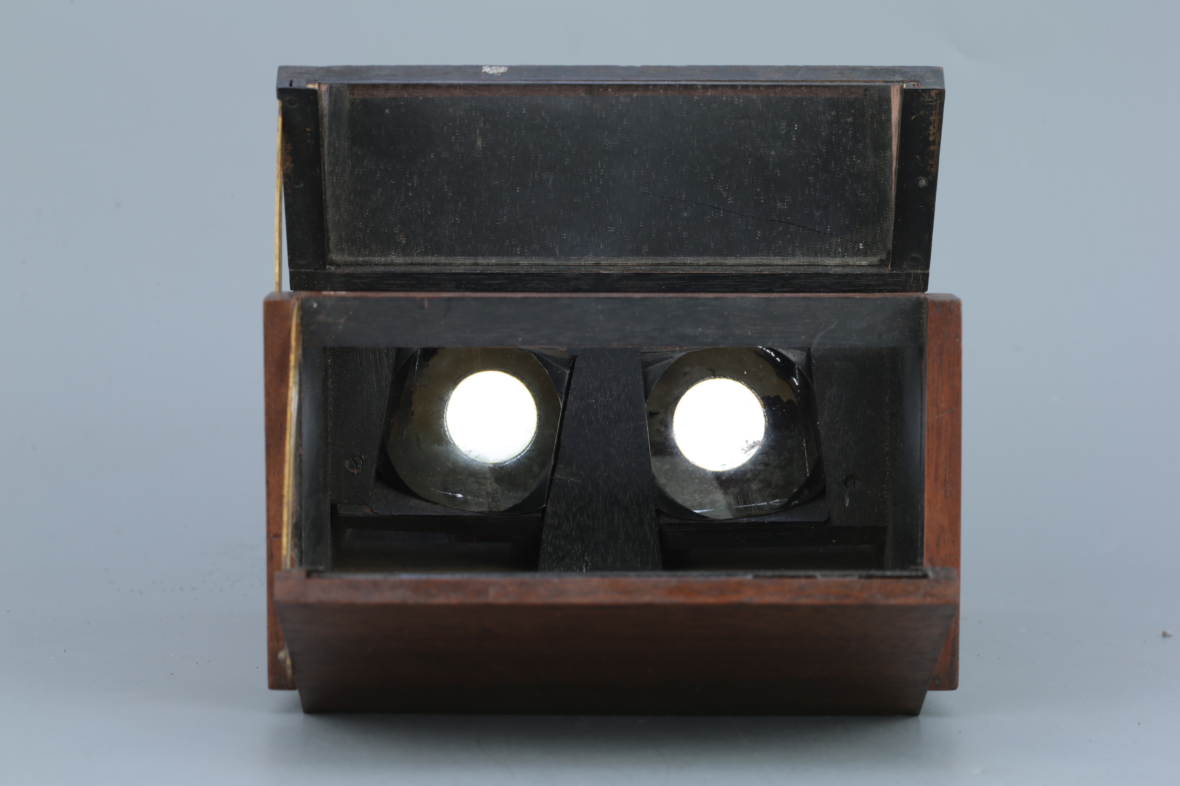 An Unusual Stereoscope / Stereo Viewer, - Image 3 of 6