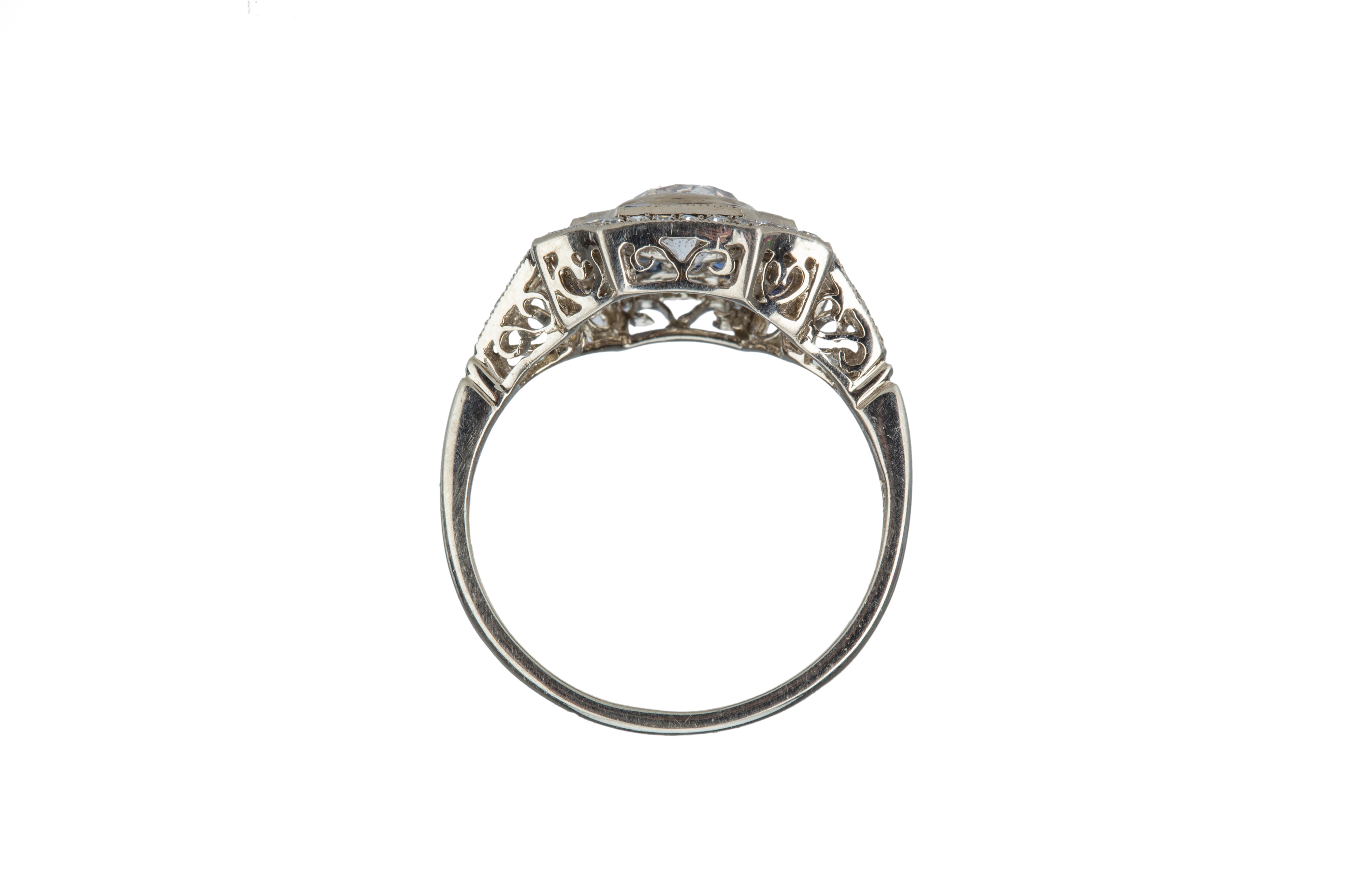 An Art Deco diamond and sapphire target cluster ring. - Image 4 of 5