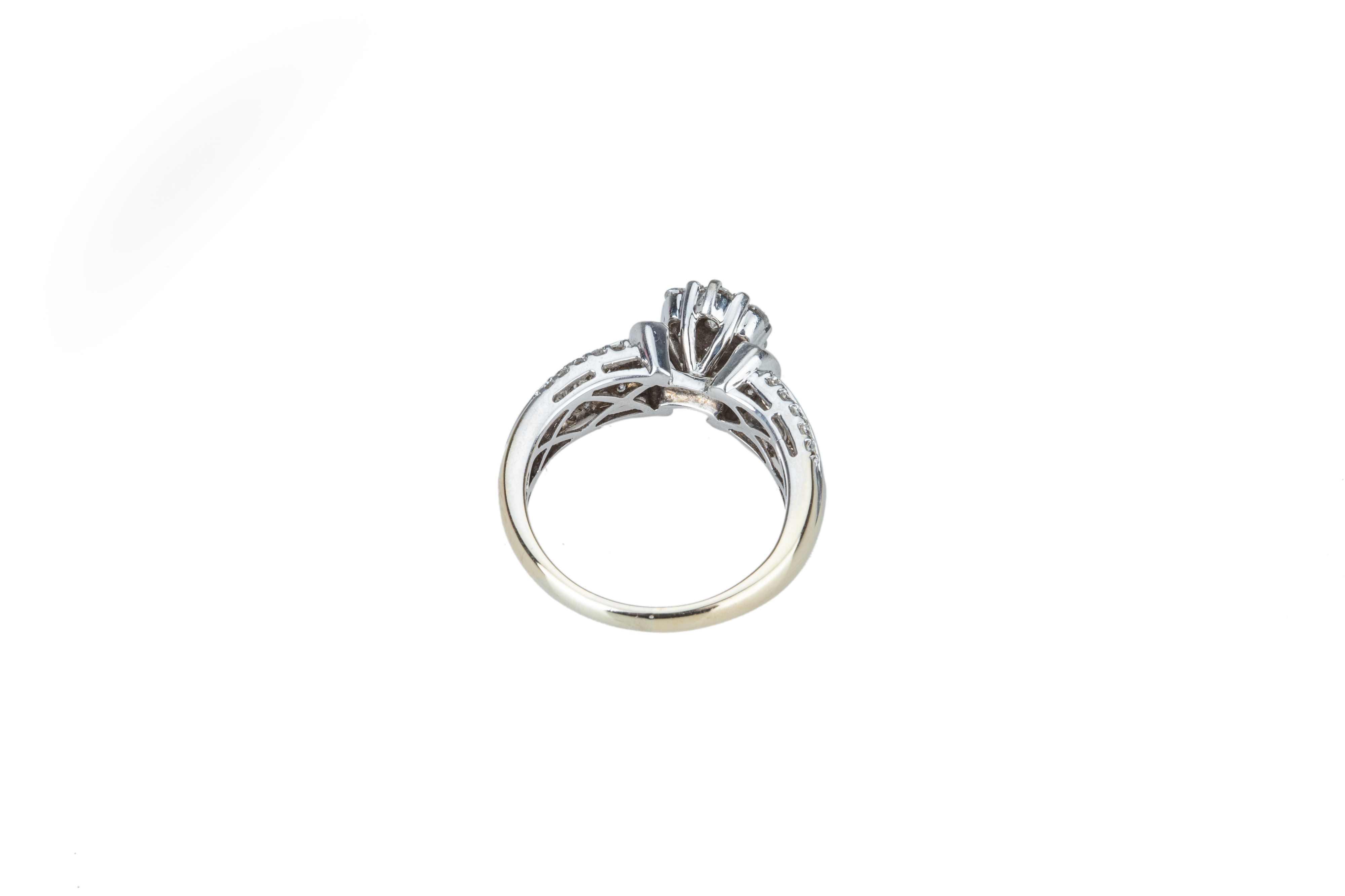 A diamond dress ring. - Image 4 of 5