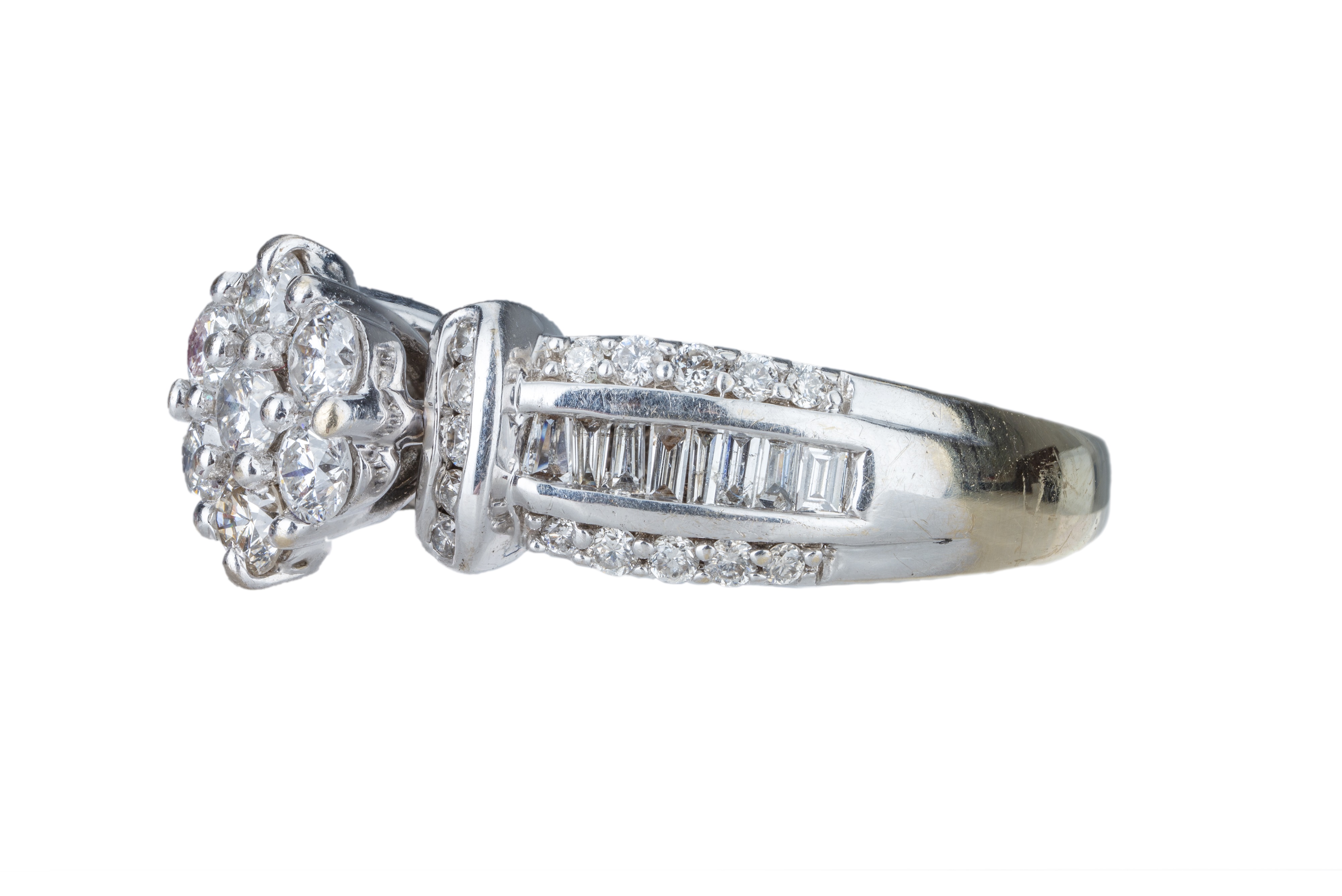 A diamond dress ring. - Image 2 of 5