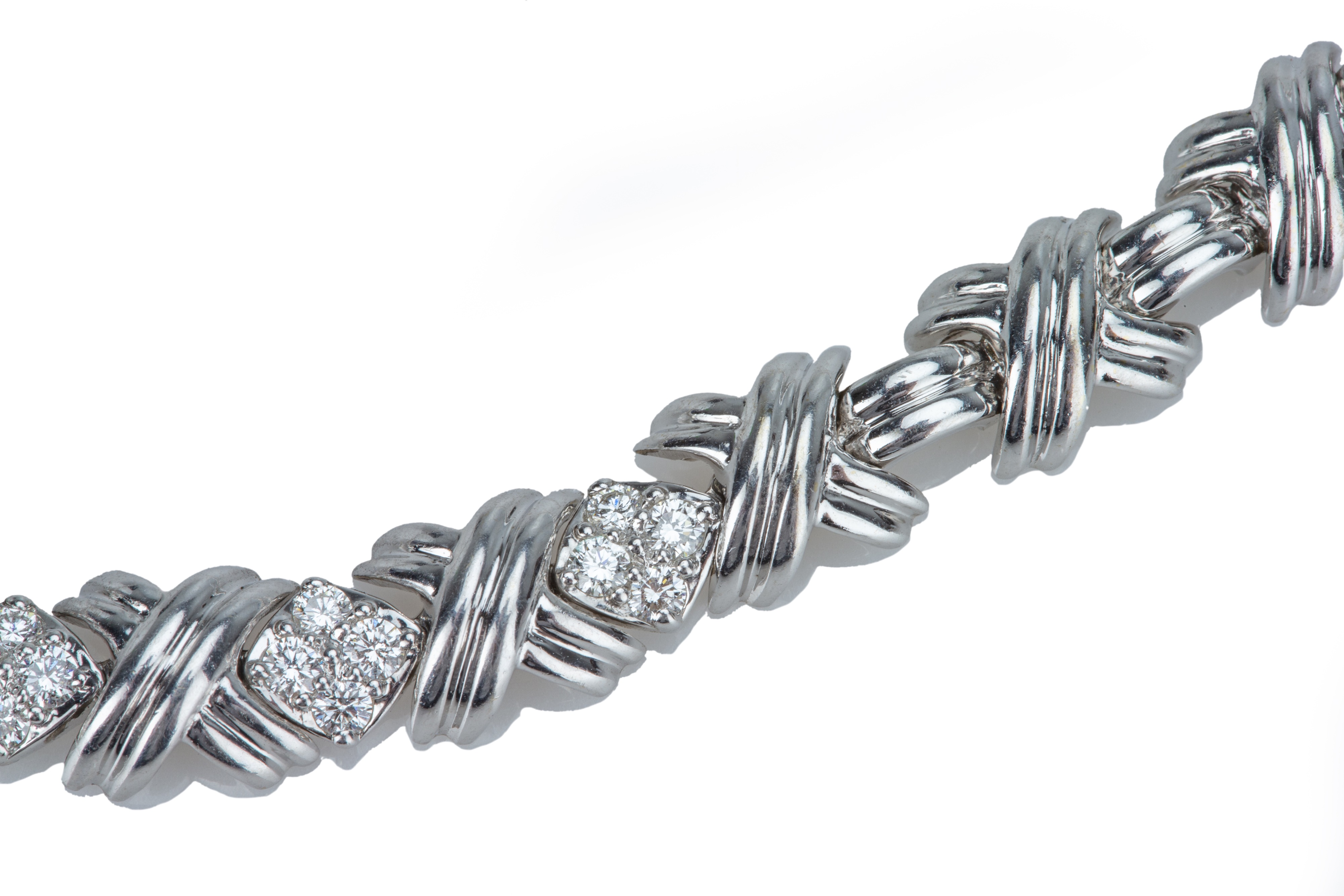 TIFFANY & Co. An 18 ct white gold and diamond necklace. - Image 4 of 5