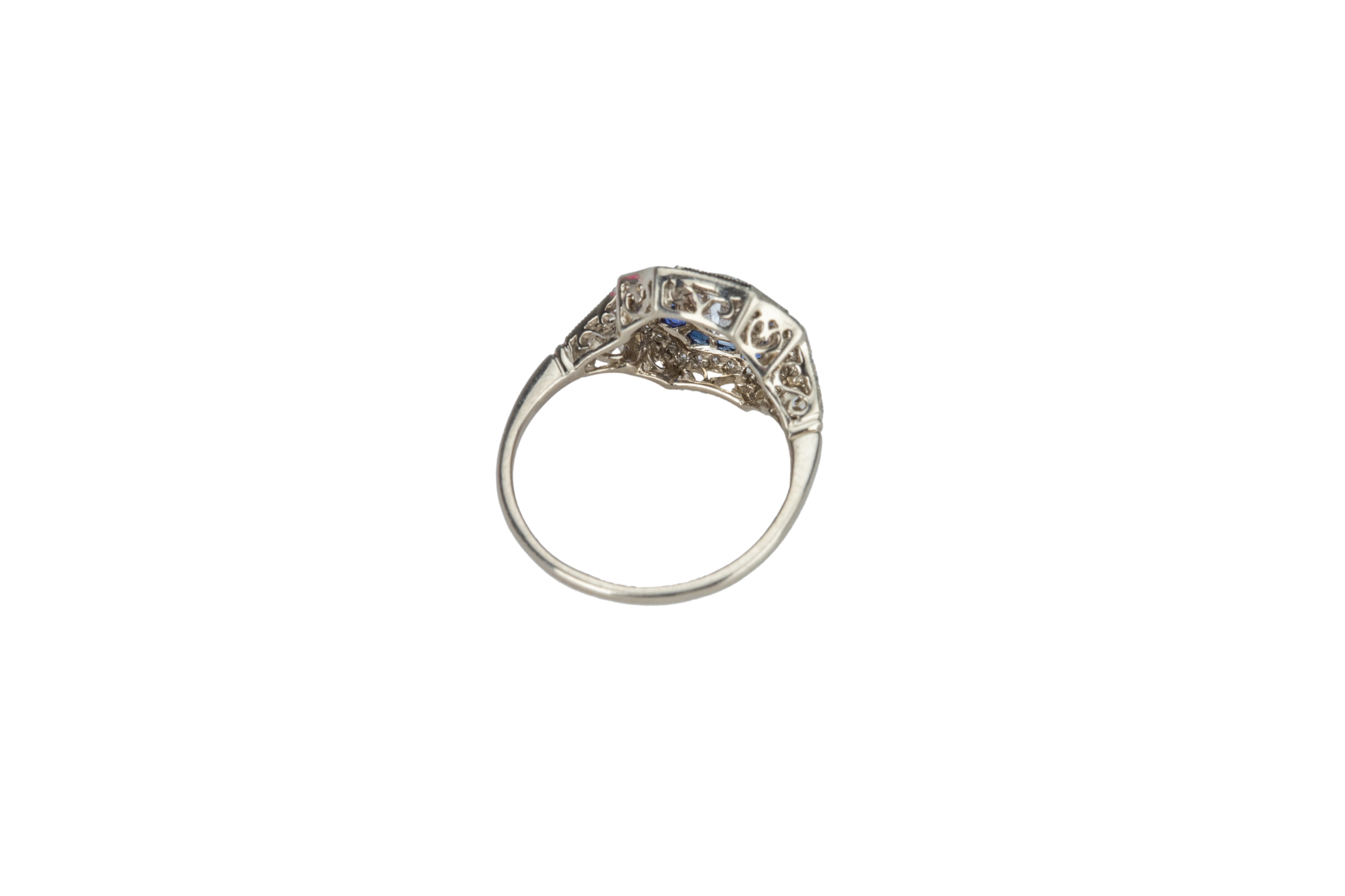 An Art Deco diamond and sapphire target cluster ring. - Image 3 of 5