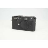 A Leica M4-2 35mm Rangefinder Camera,