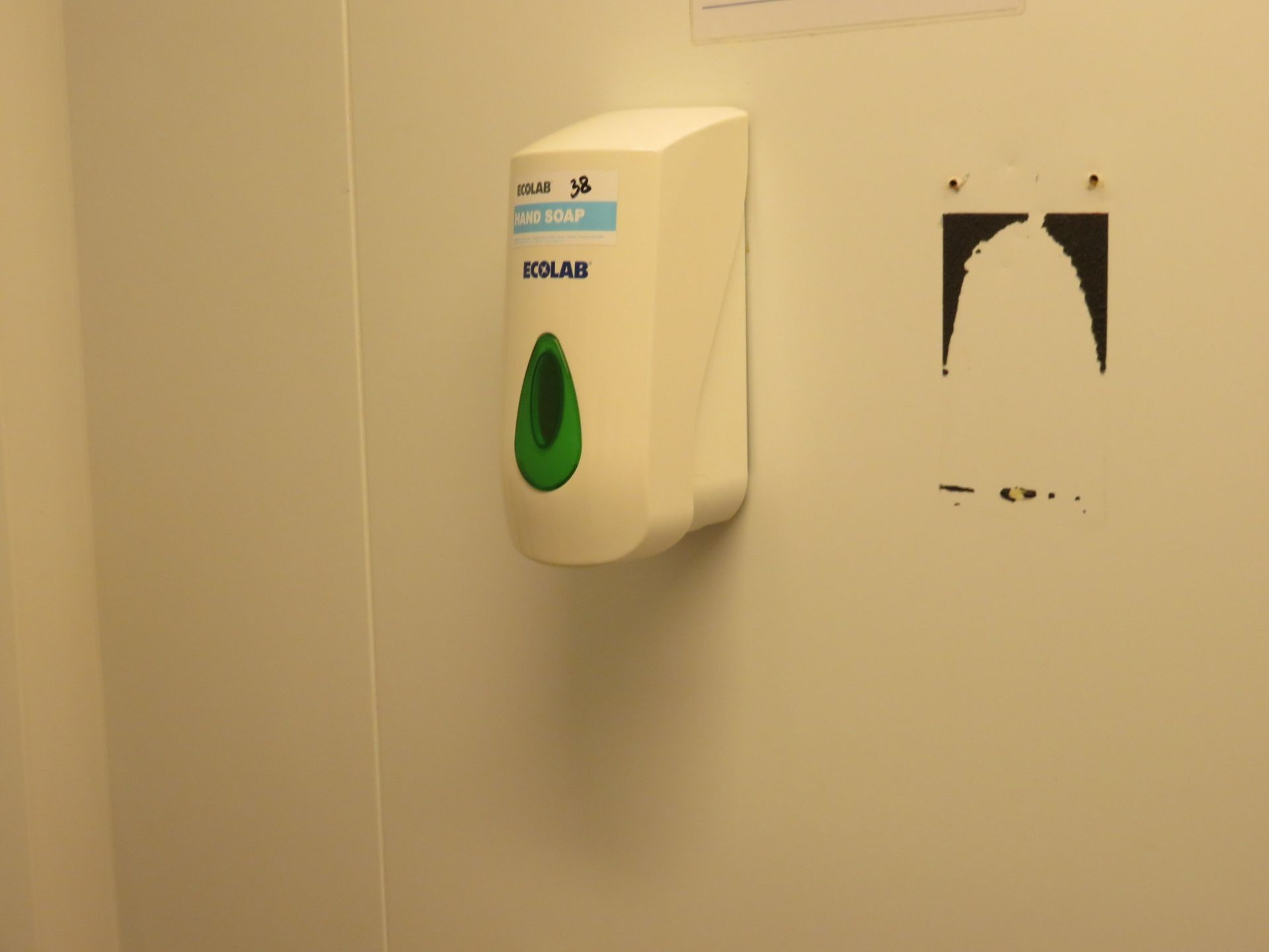 PAL WALL MOUNTED DISPENSERS. - Image 3 of 5