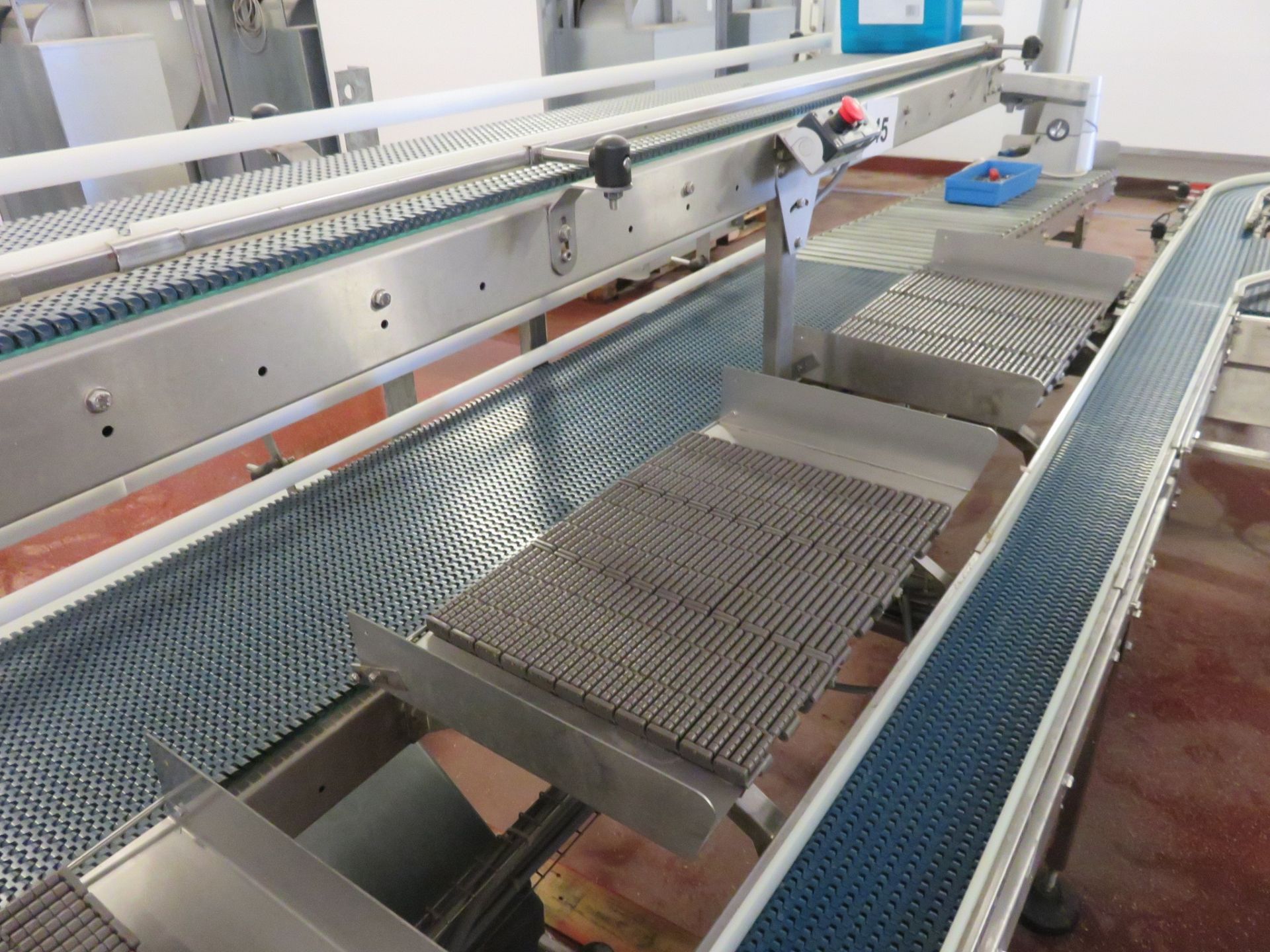 2-TIER PACKING CONVEYOR WITH 4 STATIONS. - Image 4 of 5