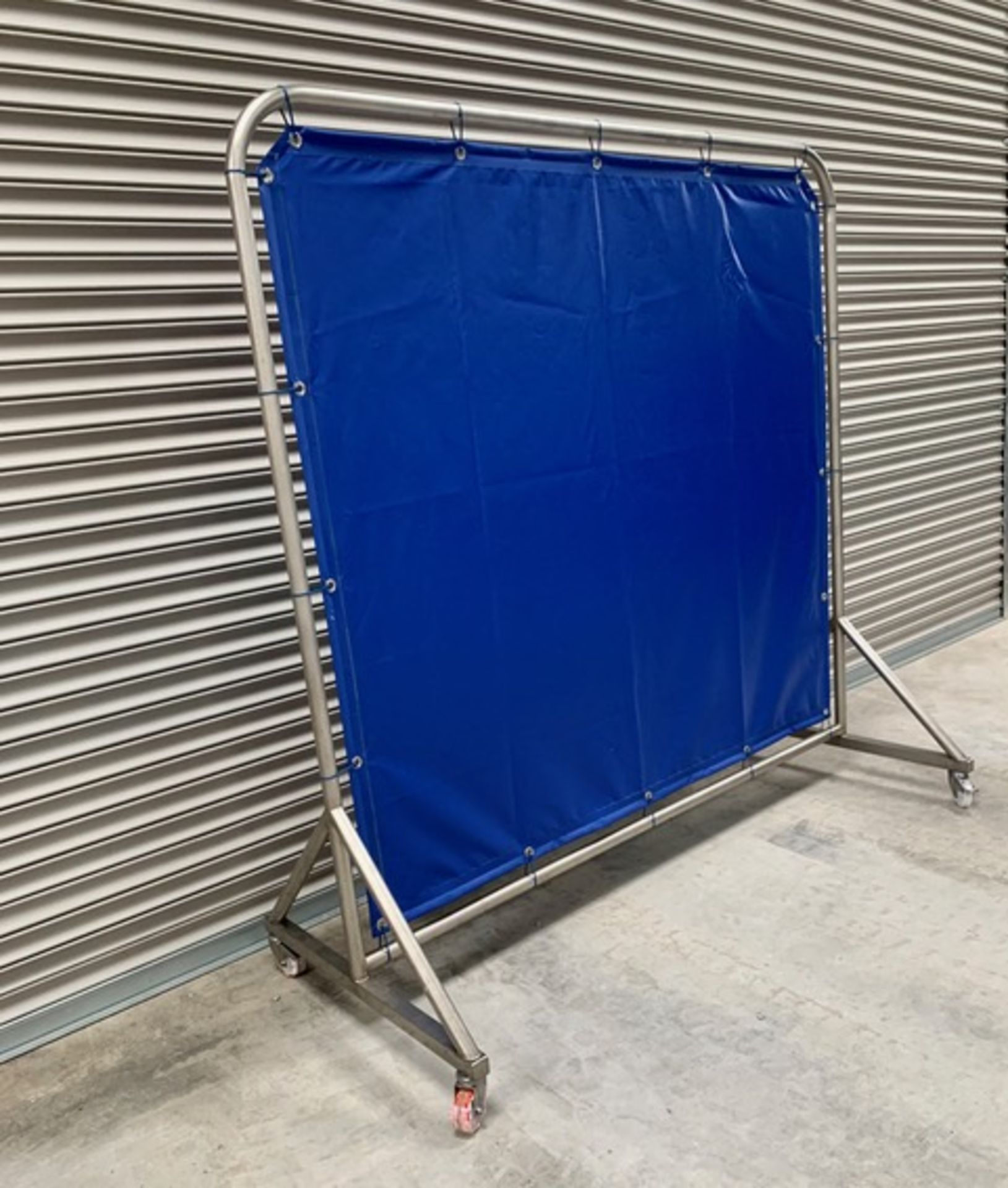 2 X SYSPAL S/S MOBILE PARTITION/WASH SCREENS. - Image 2 of 4