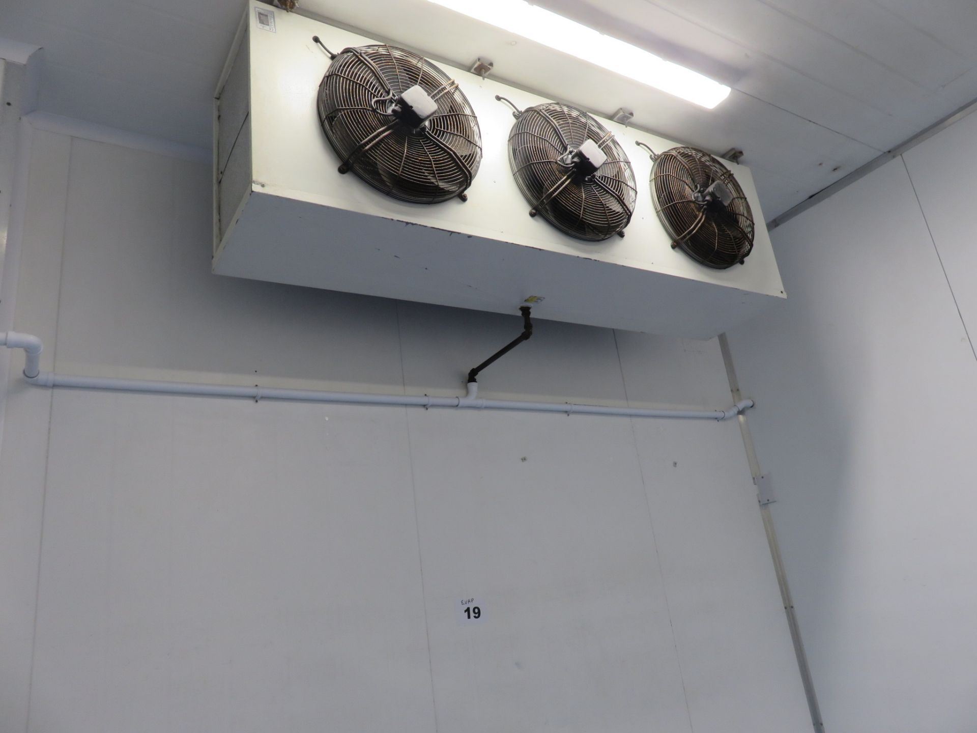 3-FAN EVAPORATOR & COMPRESSOR FOR FRIDGE/CHILLER. - Image 2 of 3