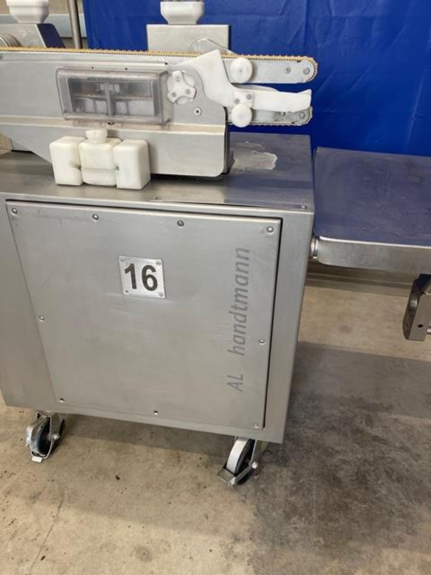 HANDTMANN 622 VACUUM FILLER WITH HIGH SPEED LINKING AND CUTTING. - Image 15 of 16