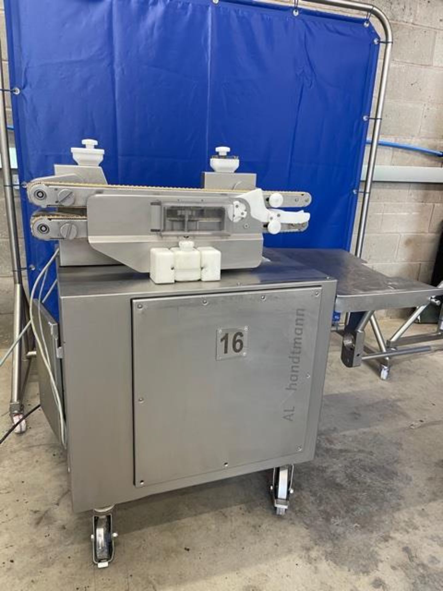 HANDTMANN 622 VACUUM FILLER WITH HIGH SPEED LINKING AND CUTTING. - Image 14 of 16