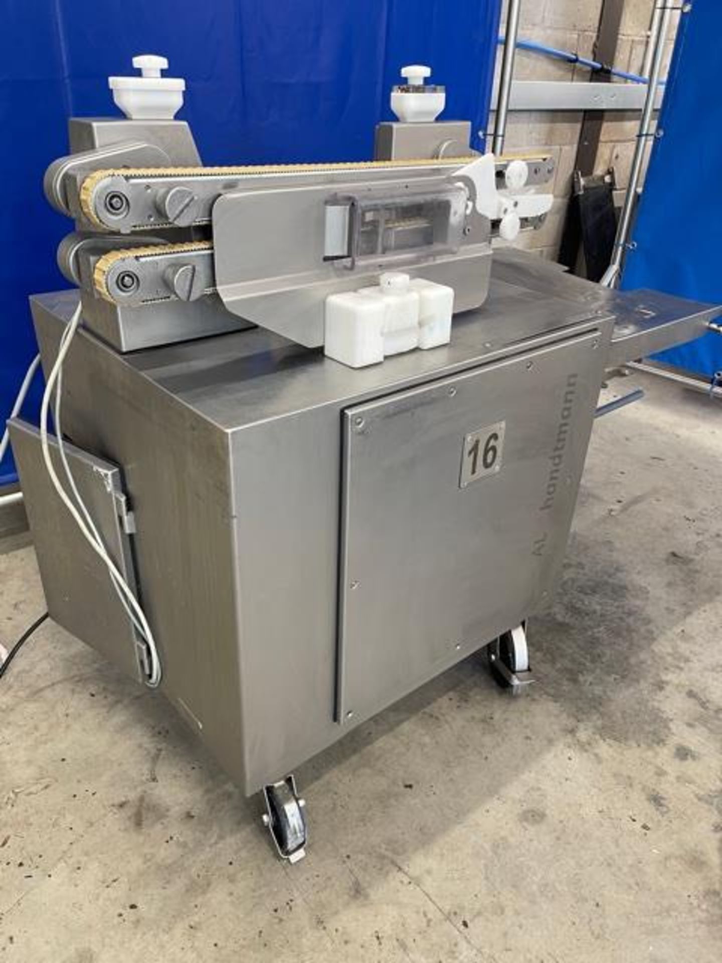 HANDTMANN 622 VACUUM FILLER WITH HIGH SPEED LINKING AND CUTTING. - Image 16 of 16