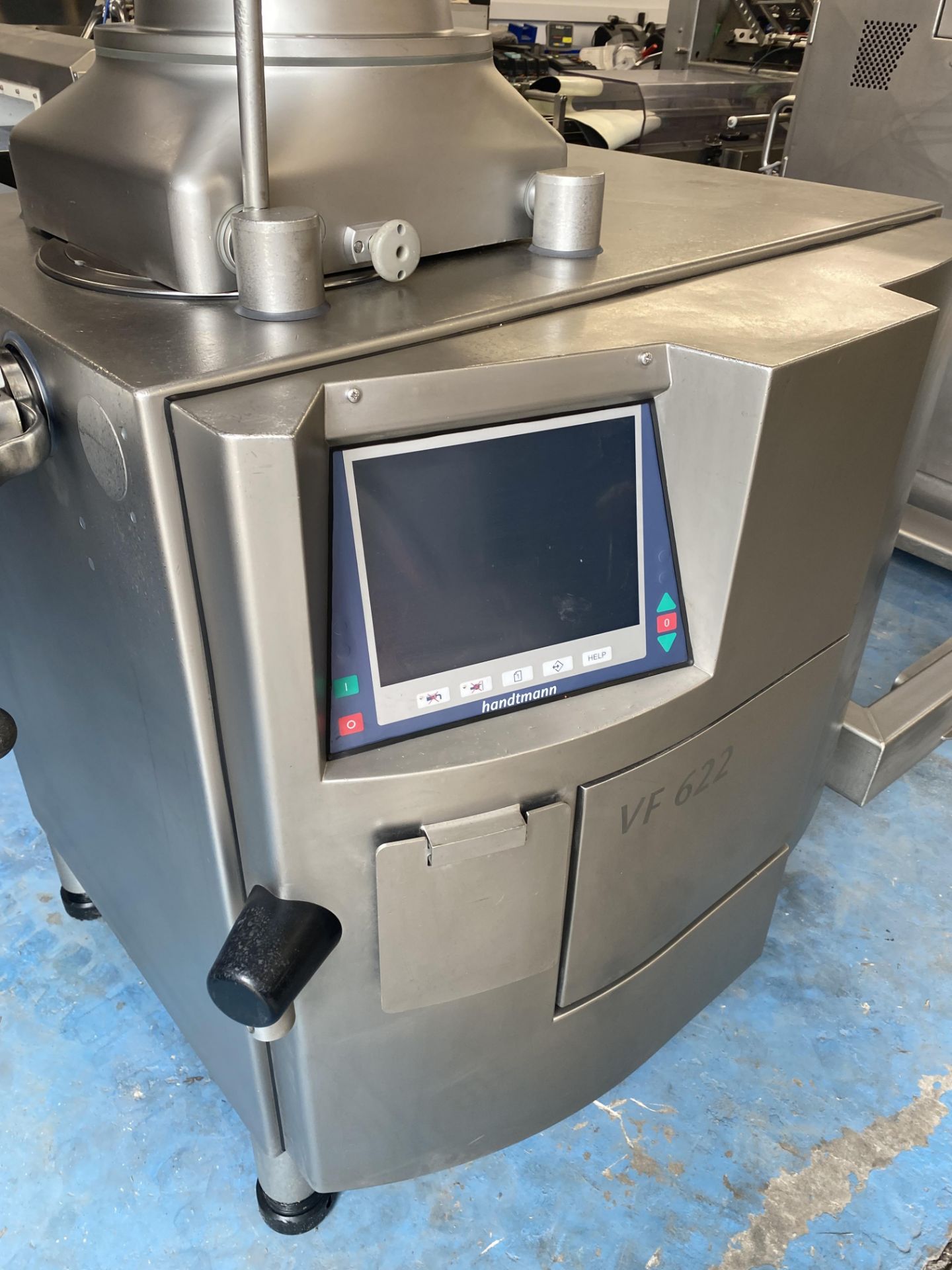 HANDTMANN 622 VACUUM FILLER WITH HIGH SPEED LINKING AND CUTTING. - Image 8 of 16