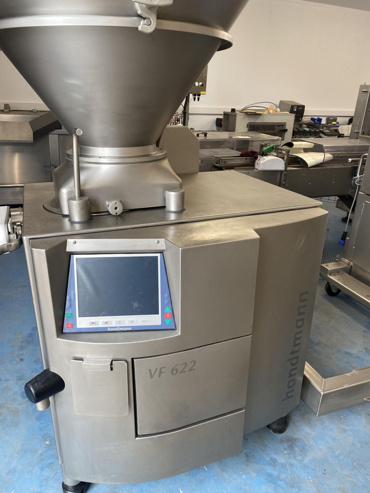 HANDTMANN 622 VACUUM FILLER WITH HIGH SPEED LINKING AND CUTTING. - Image 3 of 16