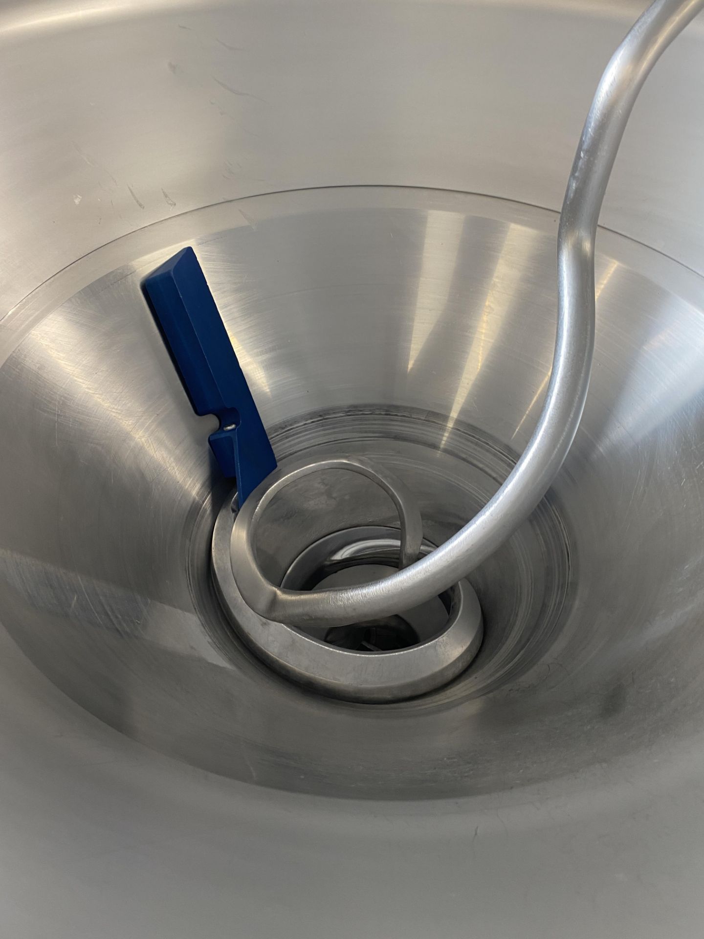 HANDTMANN 622 VACUUM FILLER WITH HIGH SPEED LINKING AND CUTTING. - Image 9 of 16