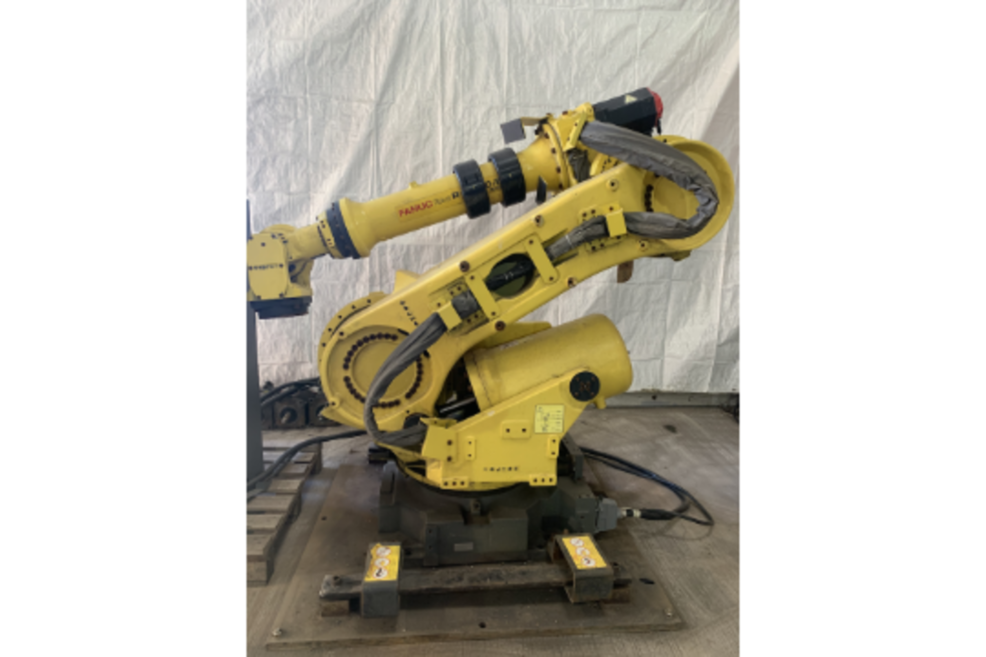 FANUC R-2000iB 165F 6-AXIS ROBOTIC ARM.