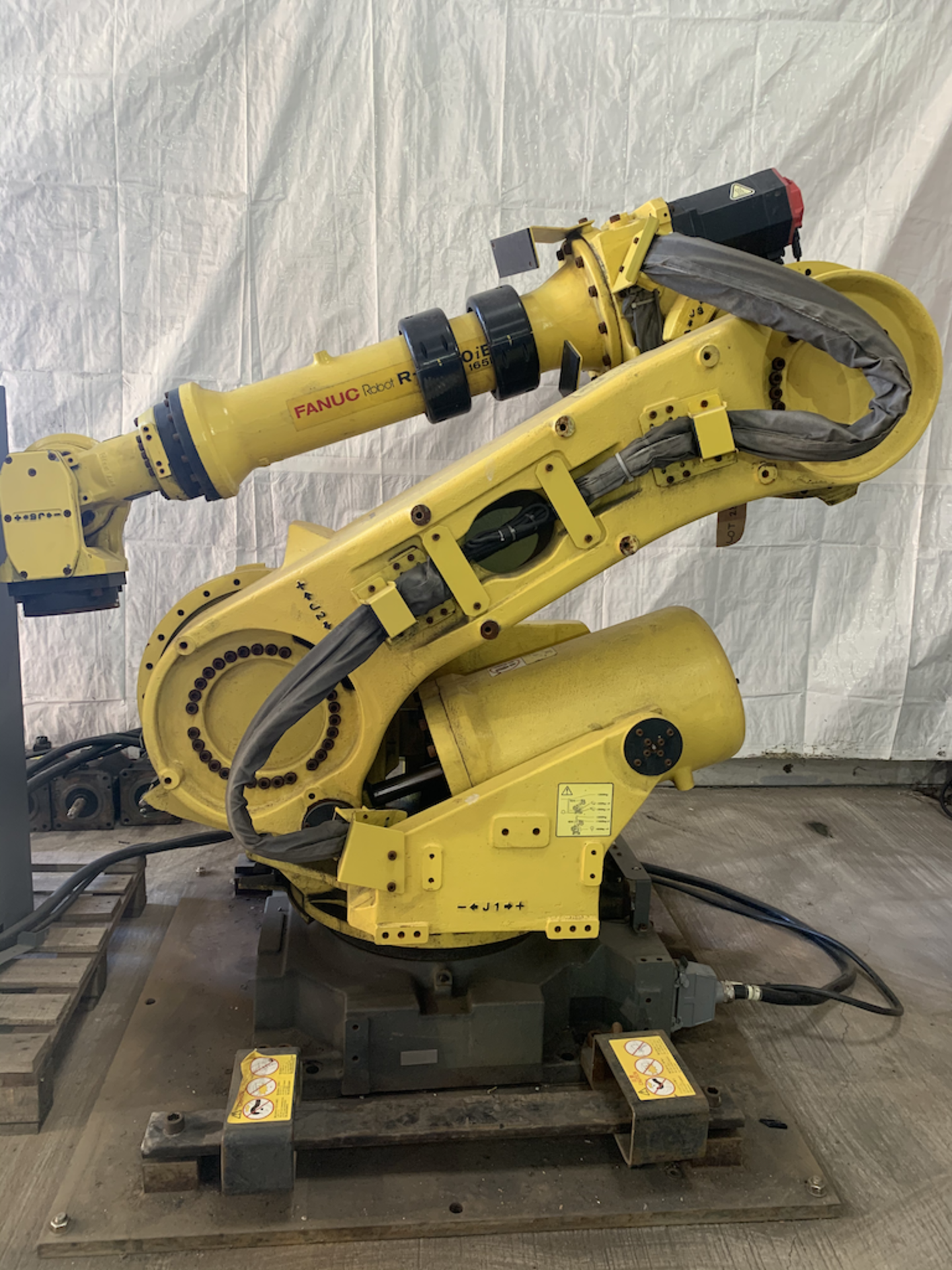 FANUC R-2000iB 165F 6-AXIS ROBOTIC ARM.